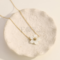 Collar flor blanca