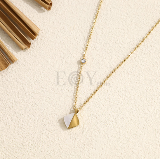 Collar rombo con nácar