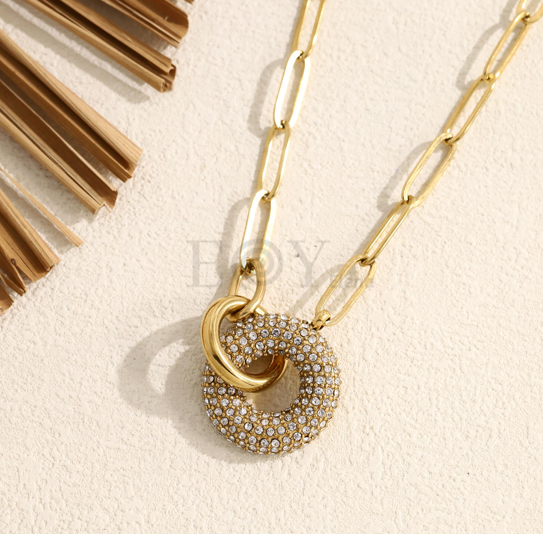 Collar círculos cruzados con circonitas