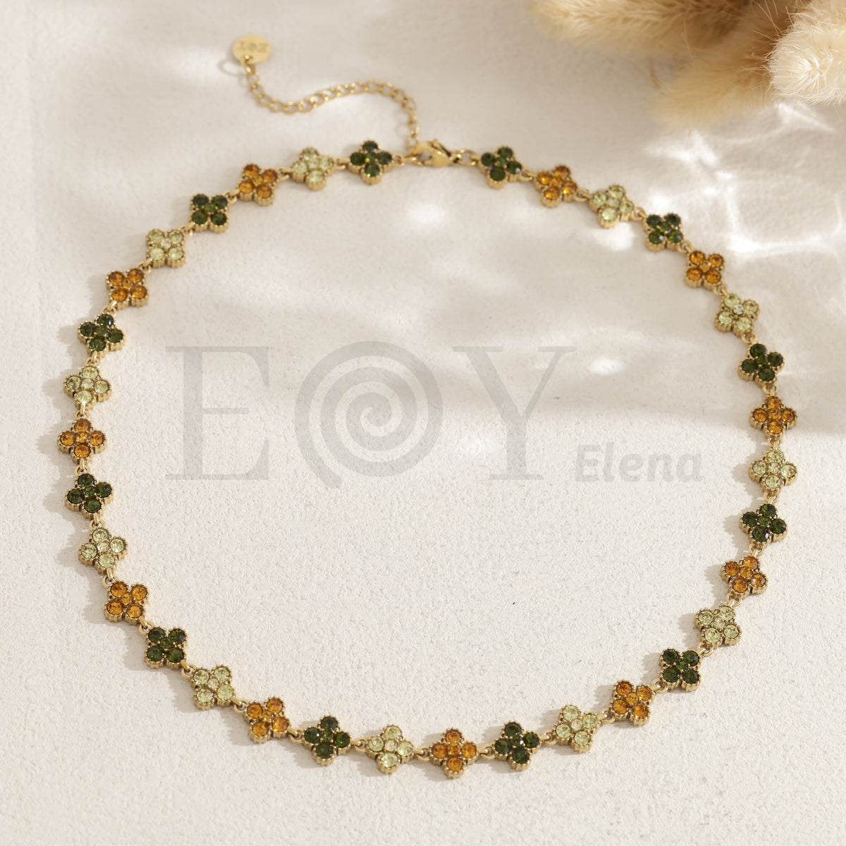 Collar trébol color acero