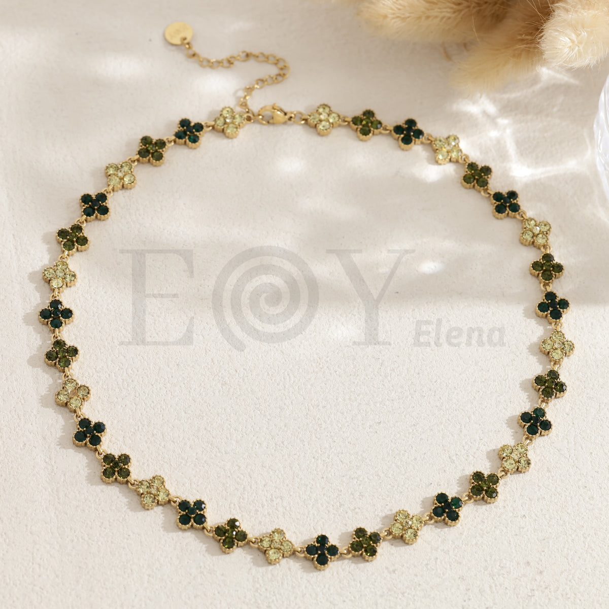 Collar trébol color acero