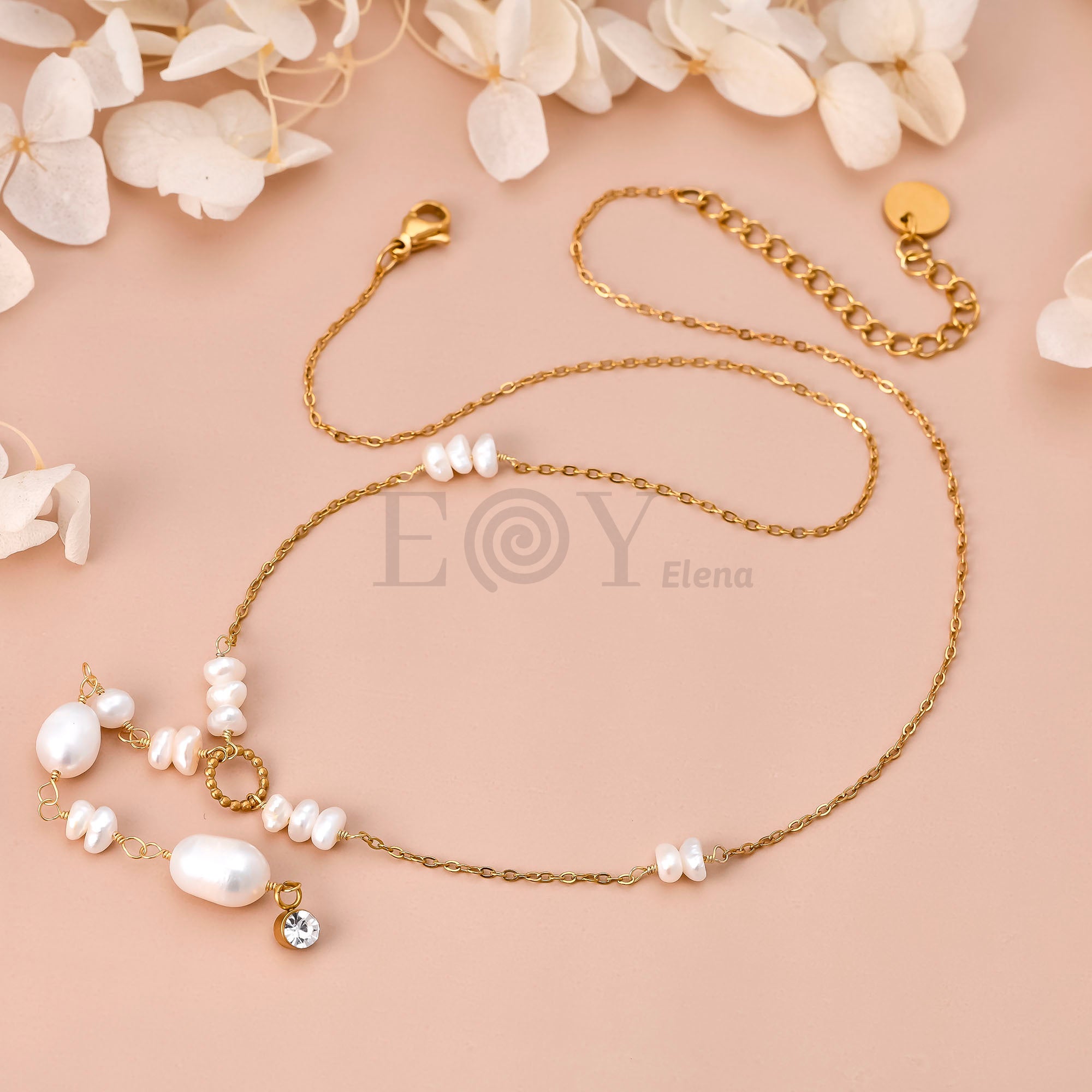 Collar Corbatero con Perlas de Acero Dorado