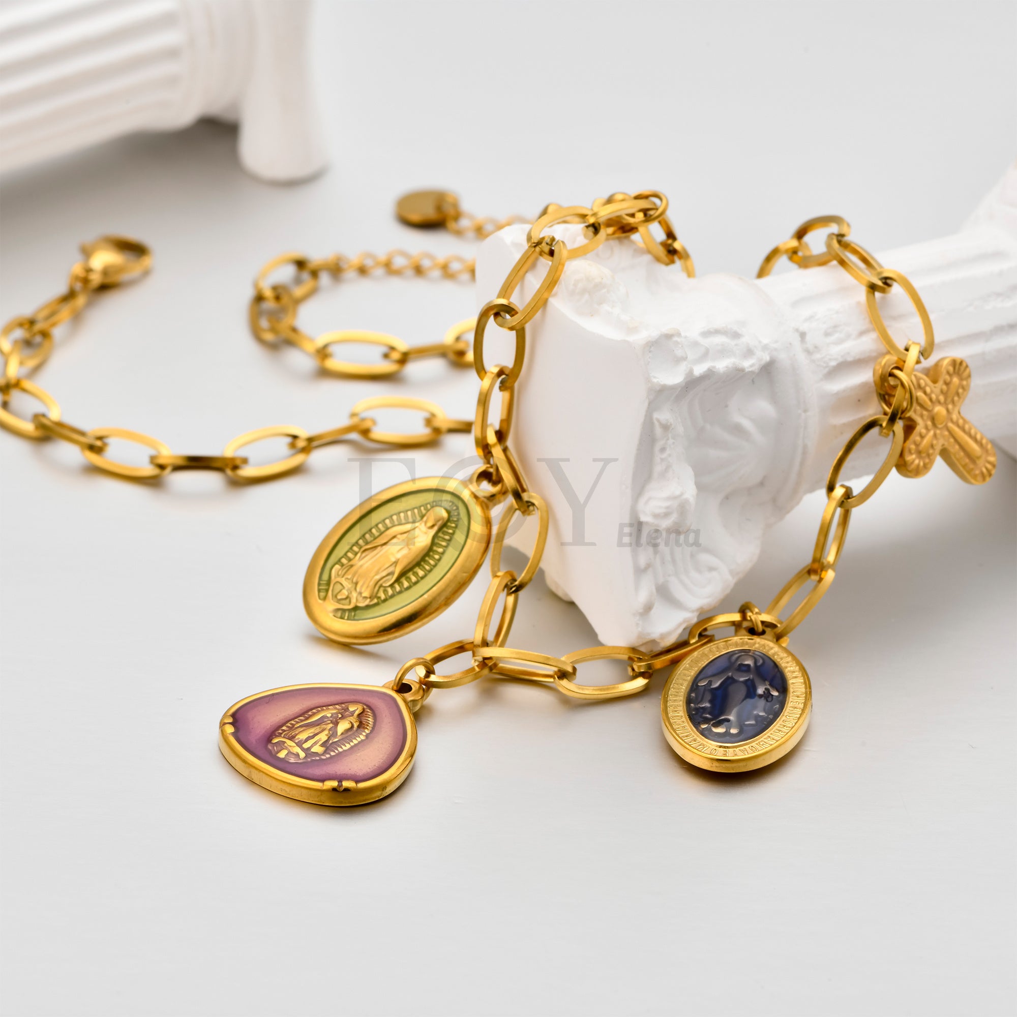 Collar Charms Religiosos Multicolor de Acero Dorado