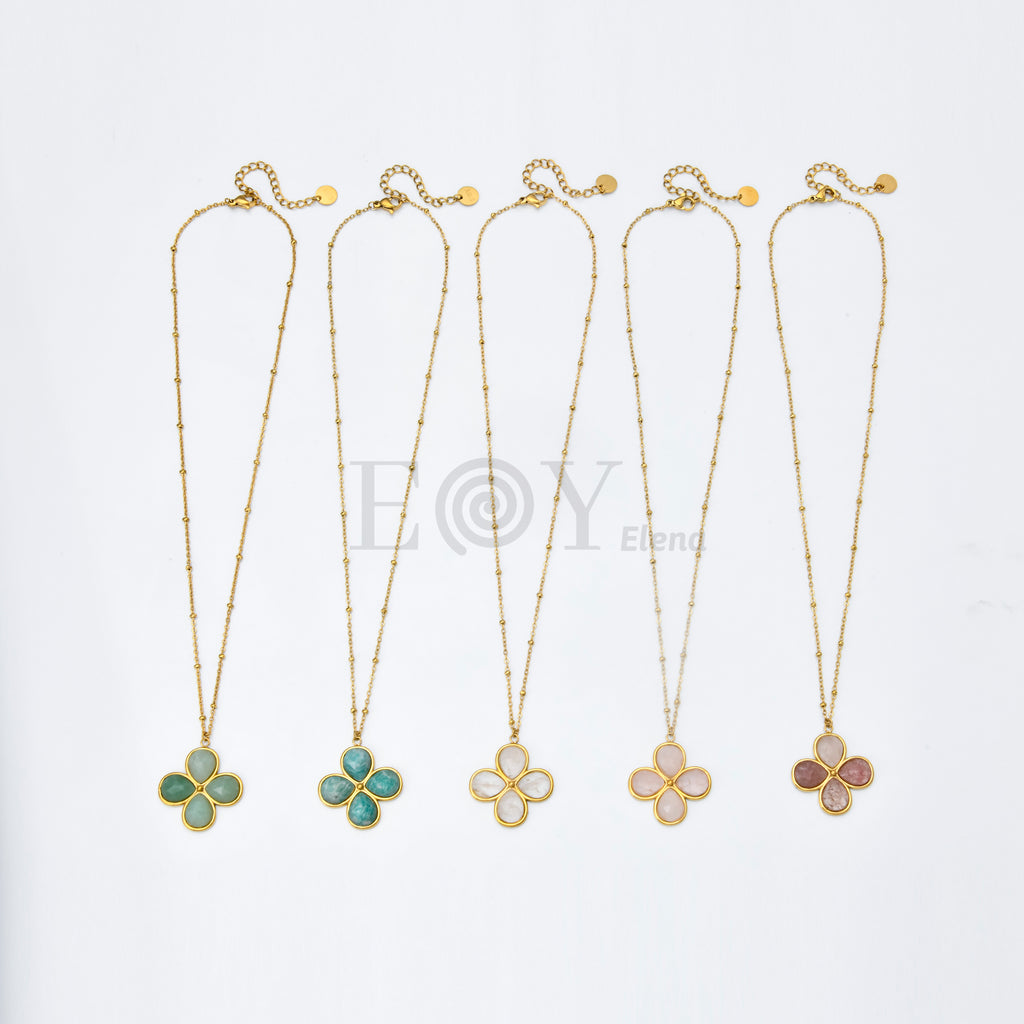 Collar Flor de Piedra de Acero Dorado