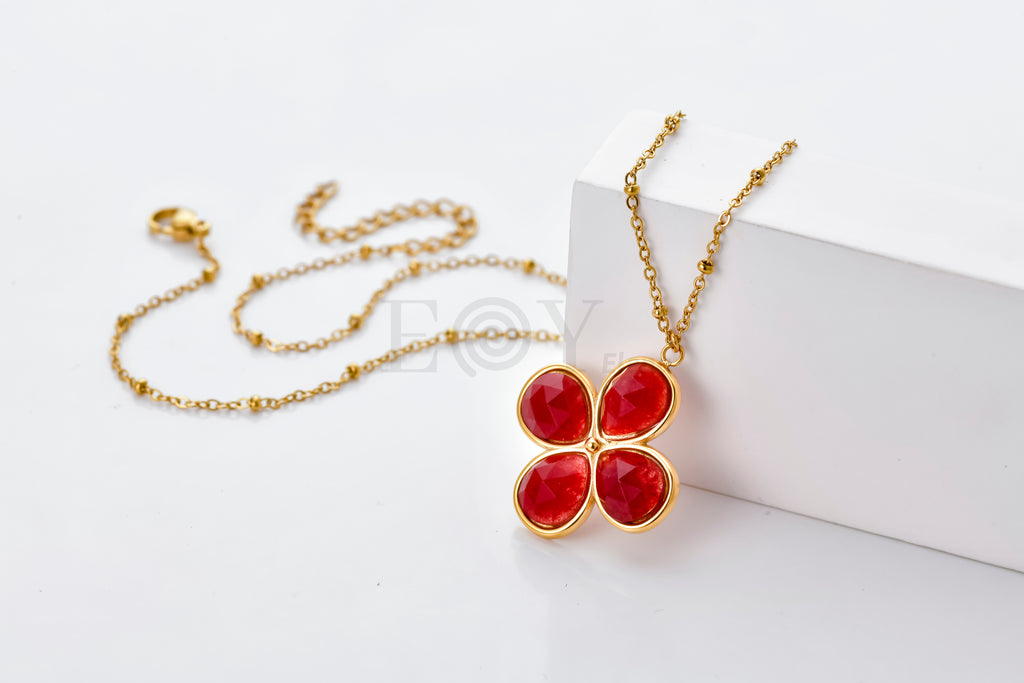 Collar flor con piedra rosa
