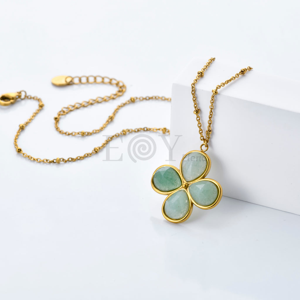 Collar Flor de Piedra de Acero Dorado