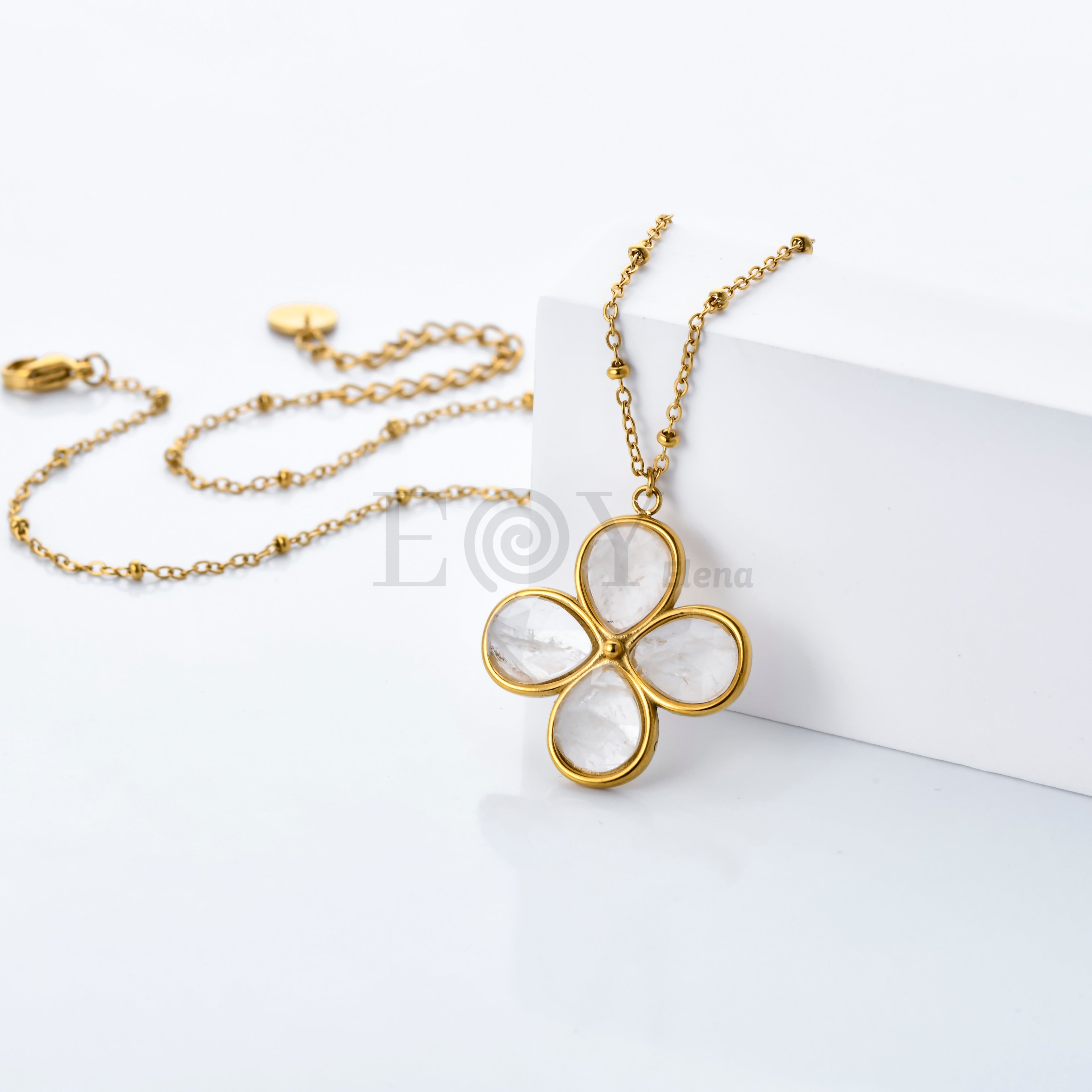 Collar Flor de Piedra de Acero Dorado