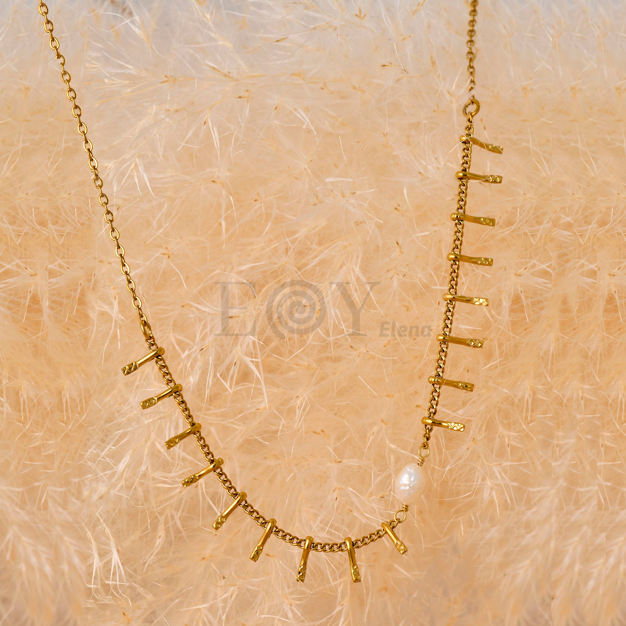 Collar Perla Central de Acero Dorado