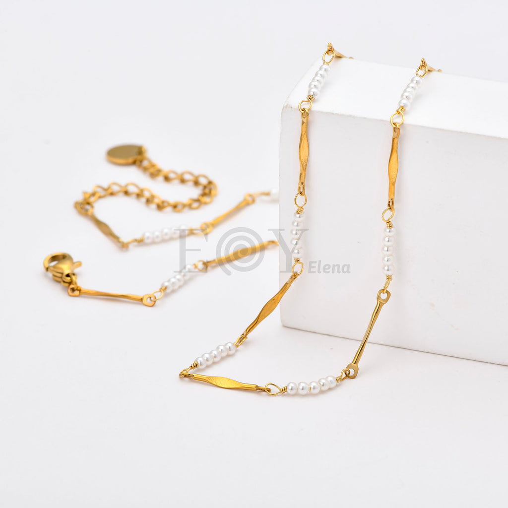 Collar Perlas Delicadas de Acero Dorado