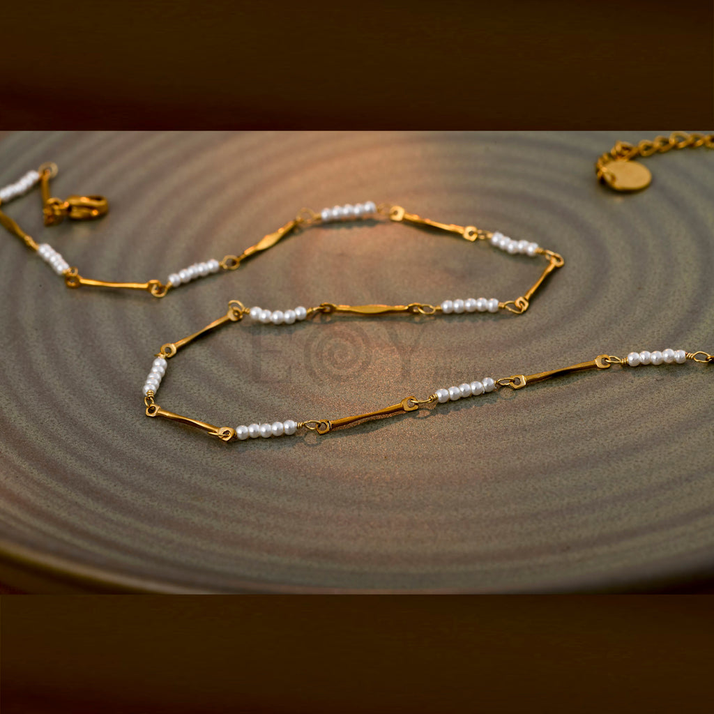 Collar Perlas Delicadas de Acero Dorado