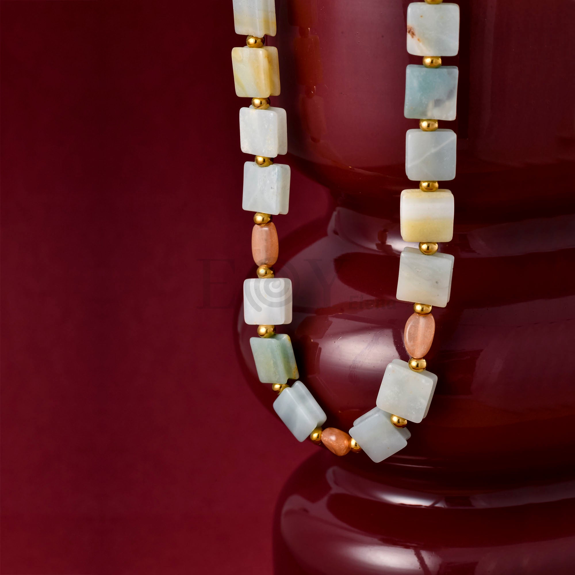 Collar Piedras Naturales Pastel de Acero Dorado