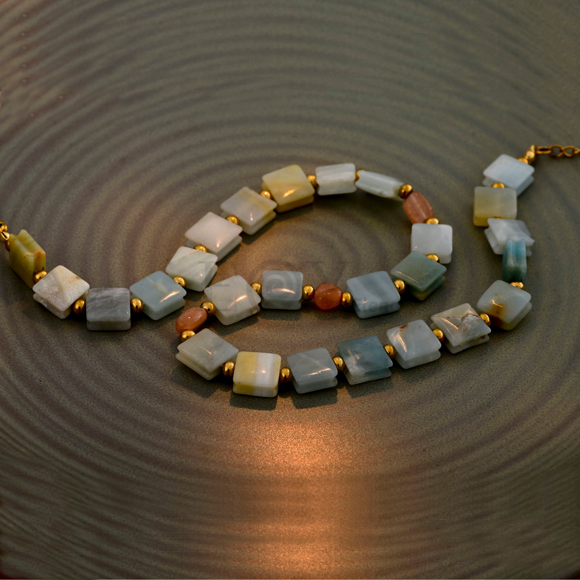 Collar Piedras Naturales Pastel de Acero Dorado