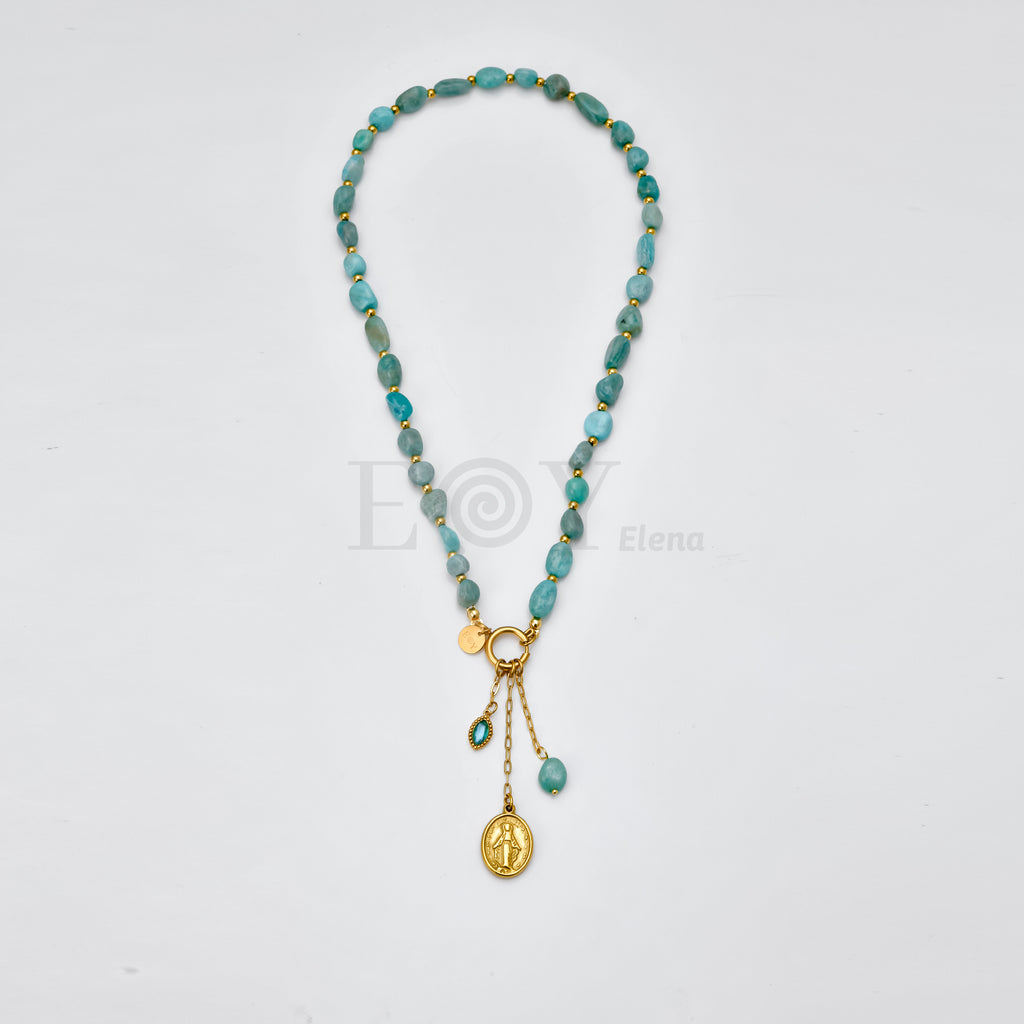 Collar piedras con charms y Virgen Milagrosa