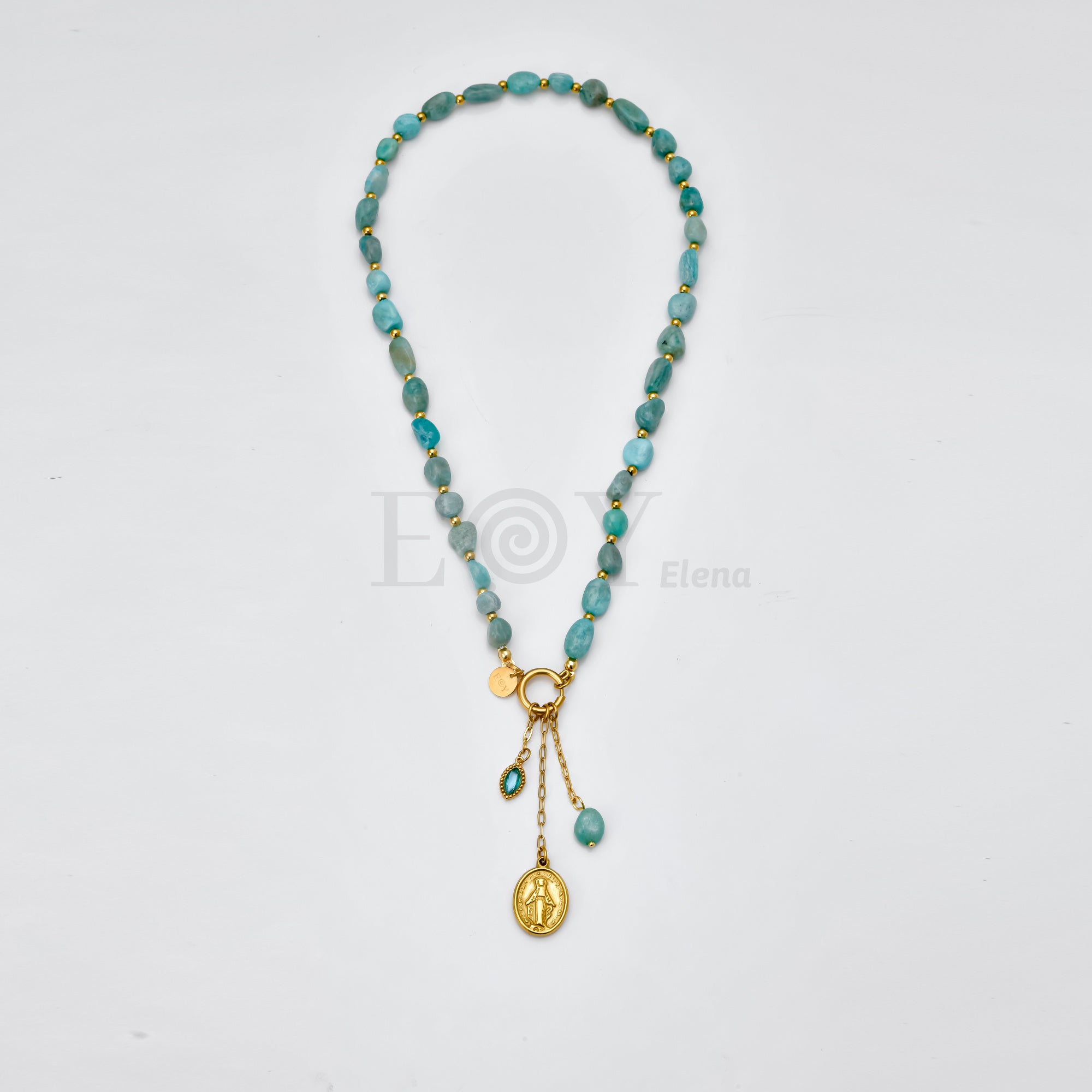 Collar piedras con charms y Virgen Milagrosa