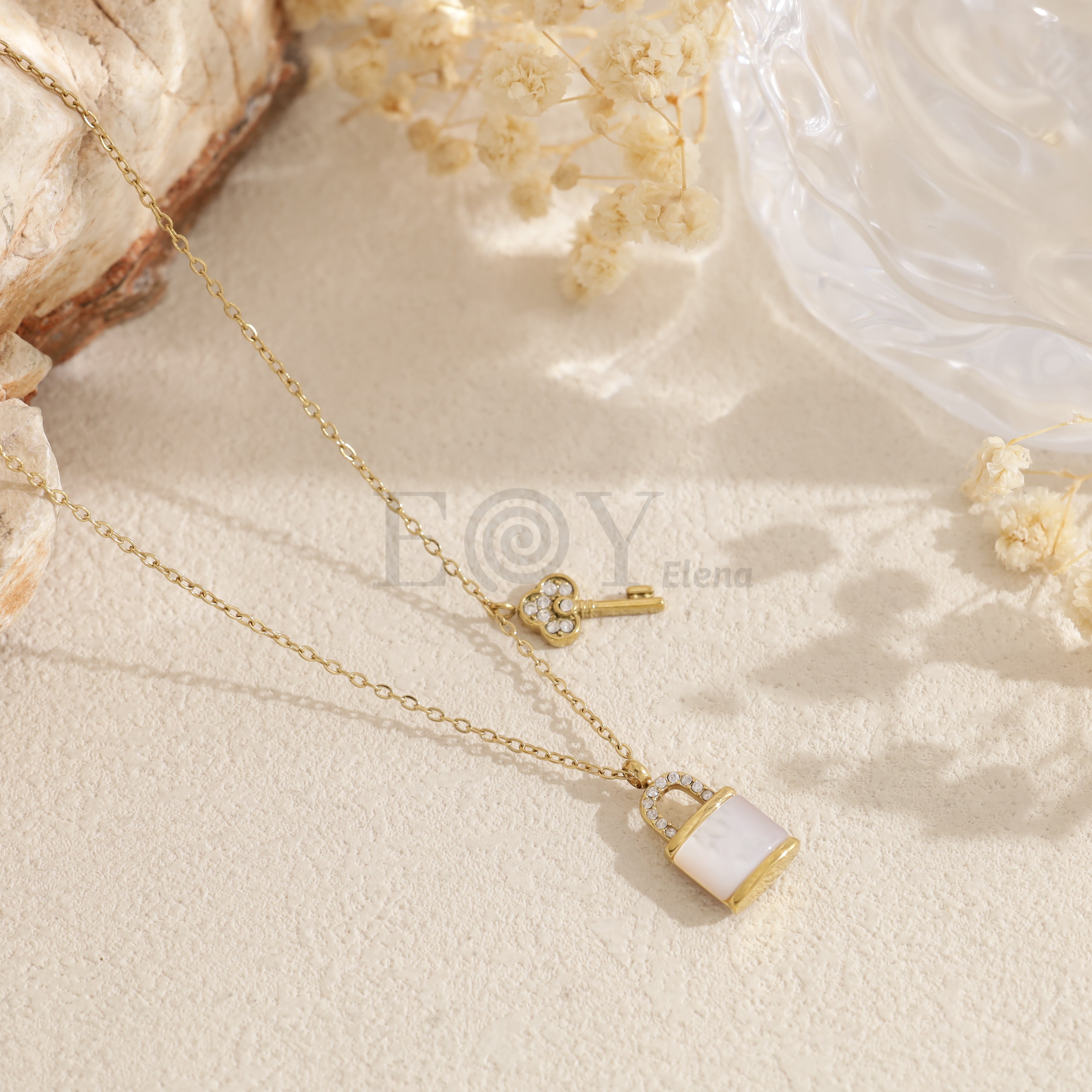 Collar Candado y Llave con Nácar