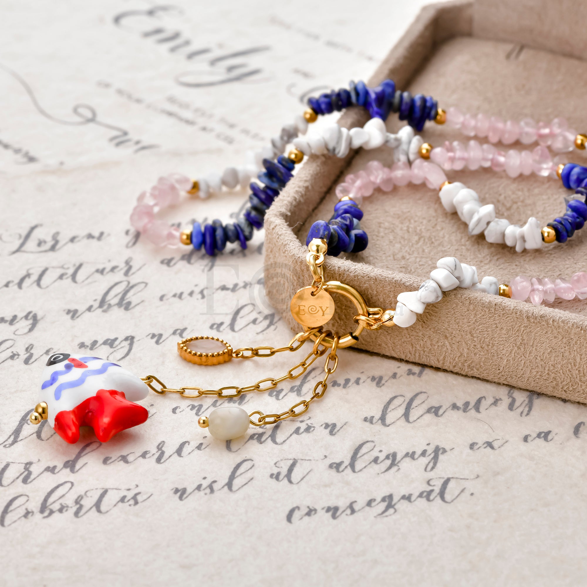 Collar piedras y pez colores