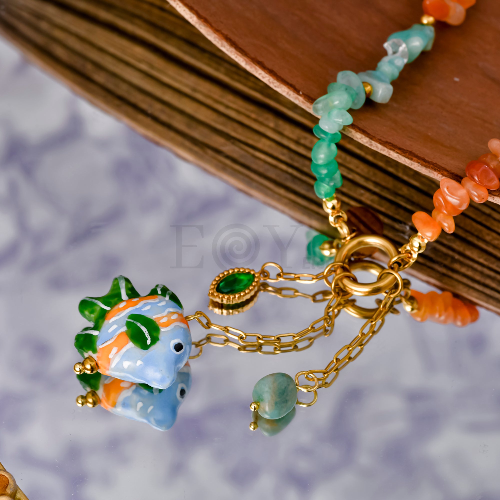Collar piedras y pez colores