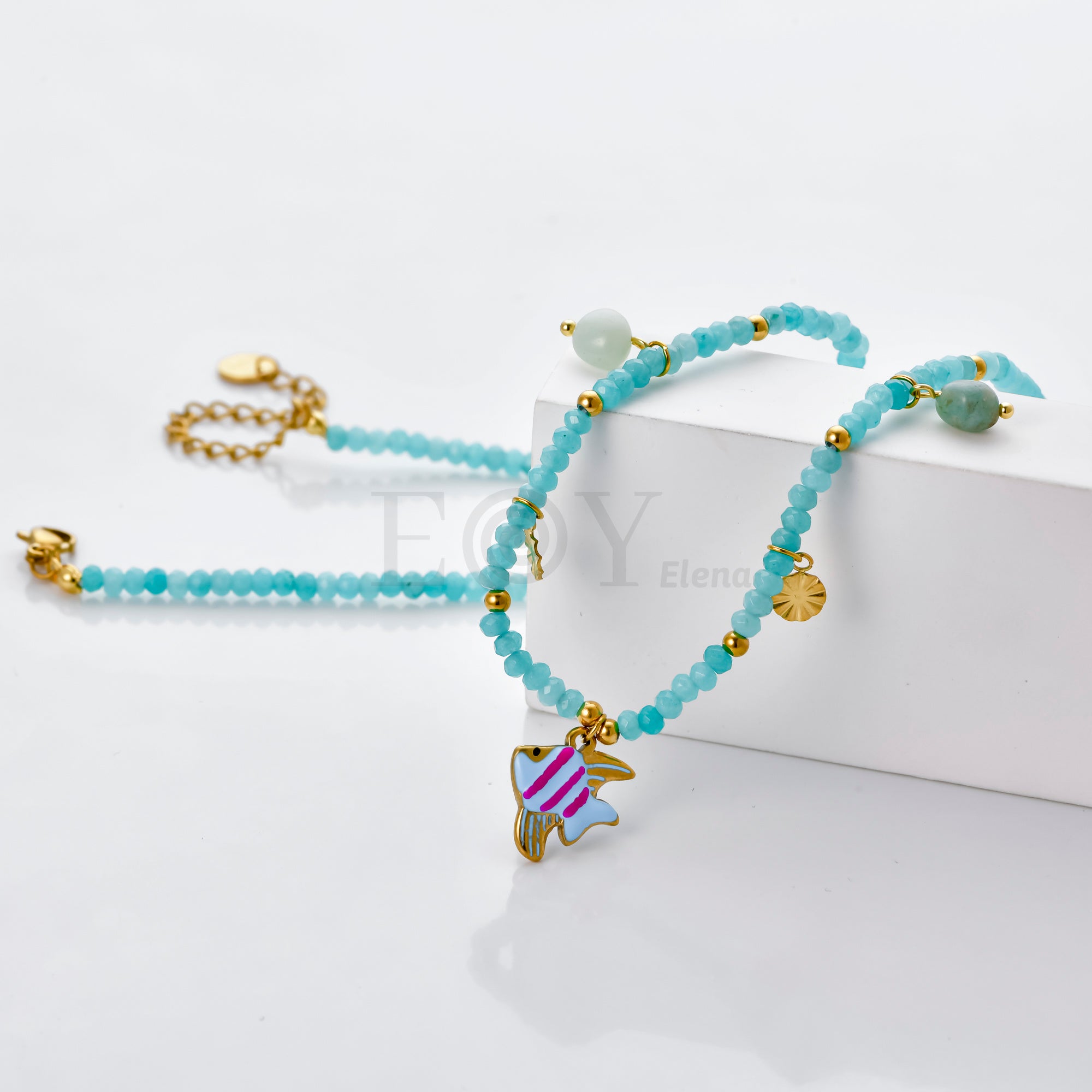 Collar bolitas turquesa y pez