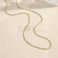 Collar de cadena fina dorada