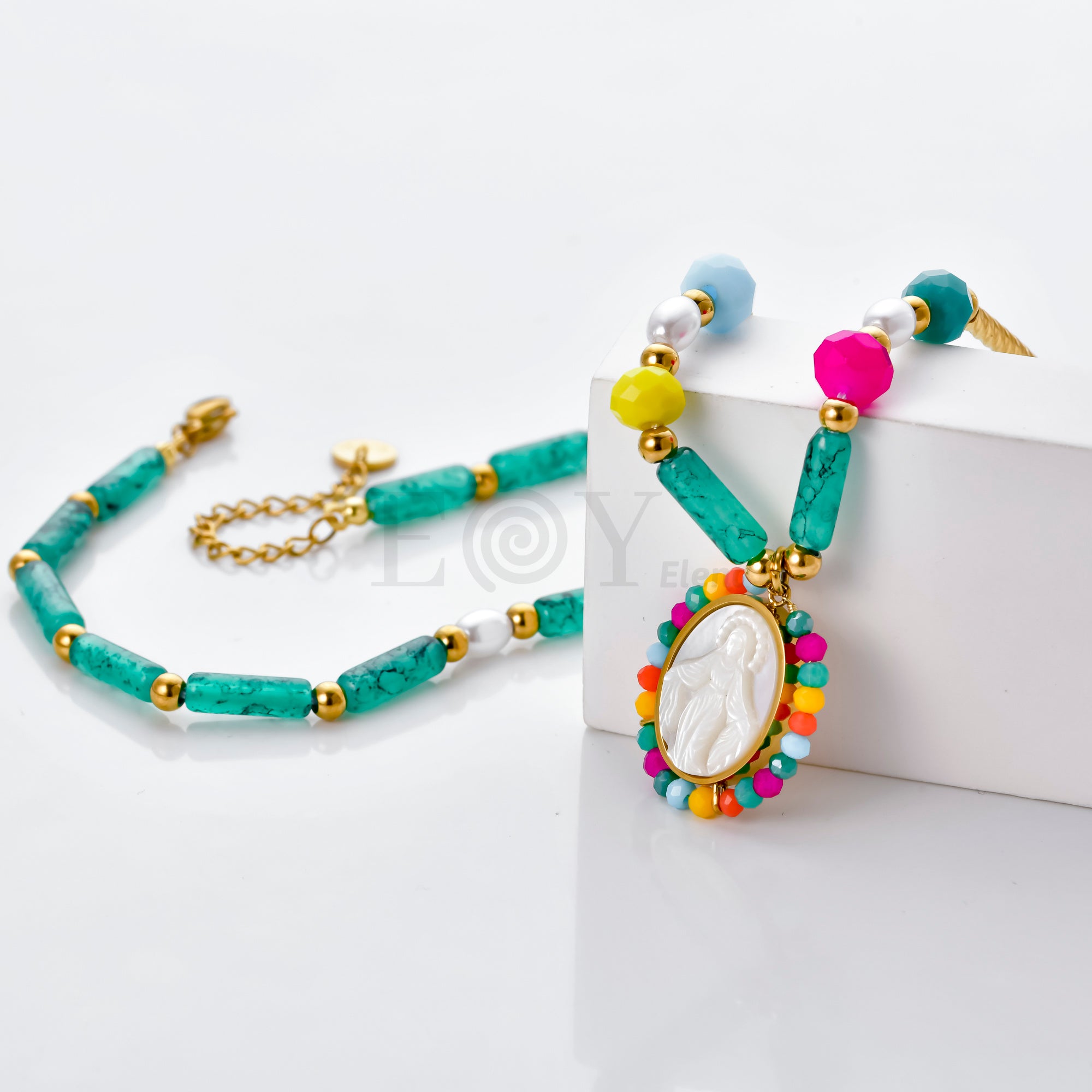 Collar Virgen Milagrosa cadena piedra
