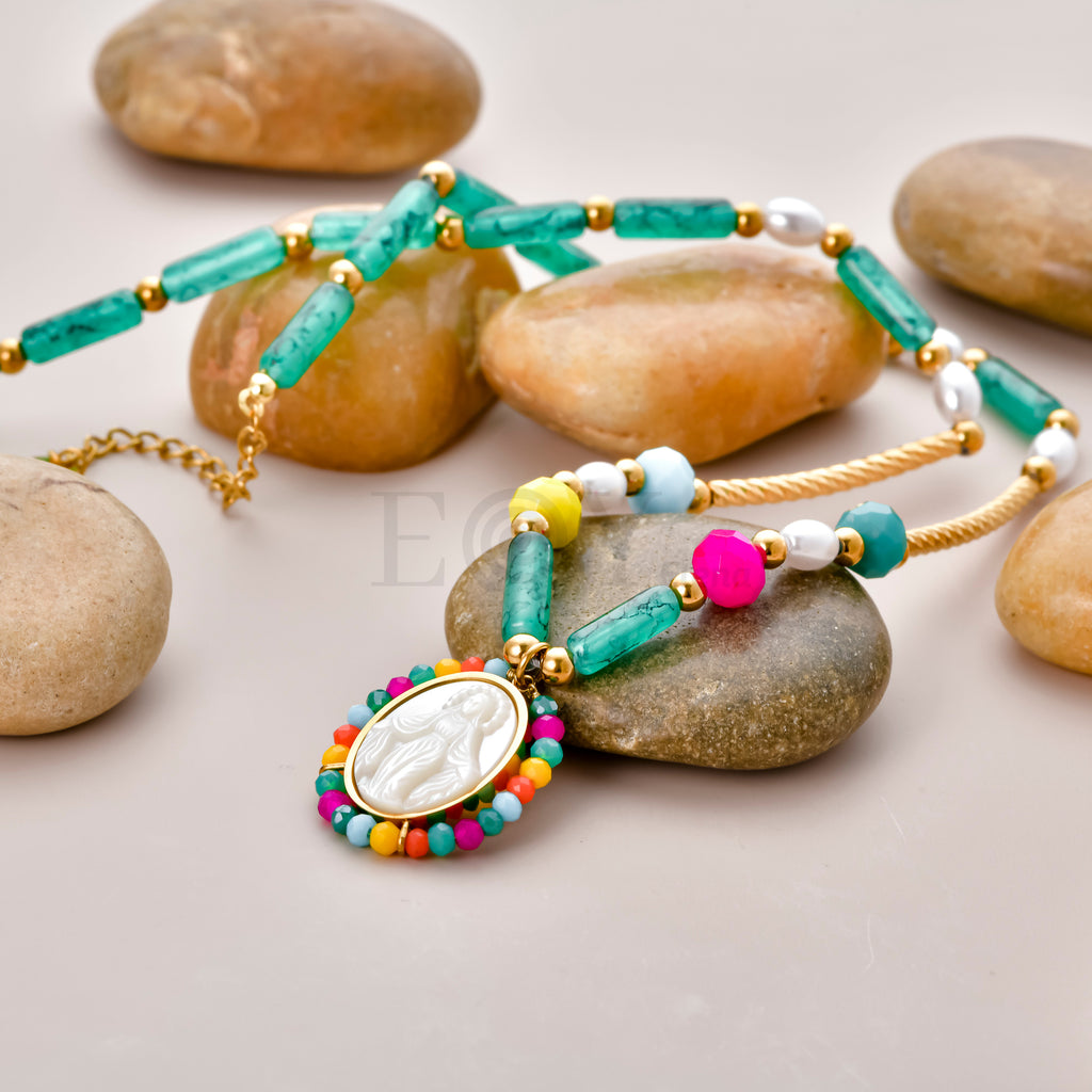 Collar Virgen Milagrosa cadena piedra
