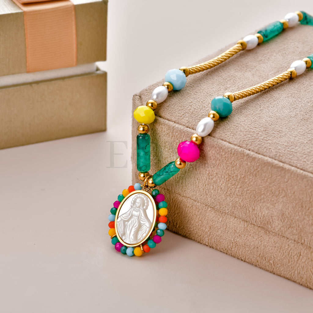 Collar Virgen Milagrosa cadena piedra