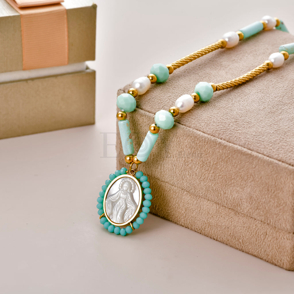 Collar Virgen Milagrosa con piedras turquesas