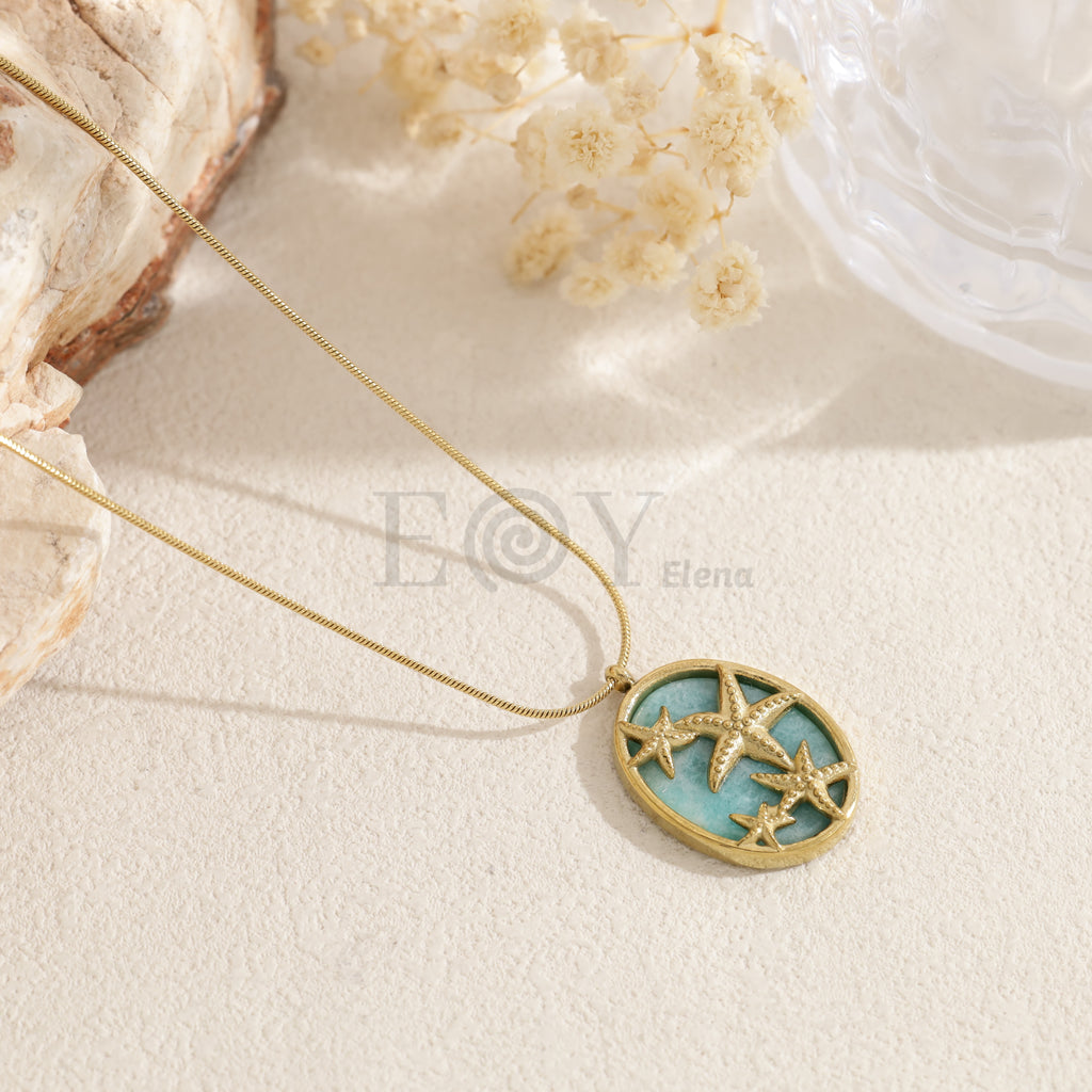 Collar medallón verde con estrellas de mar