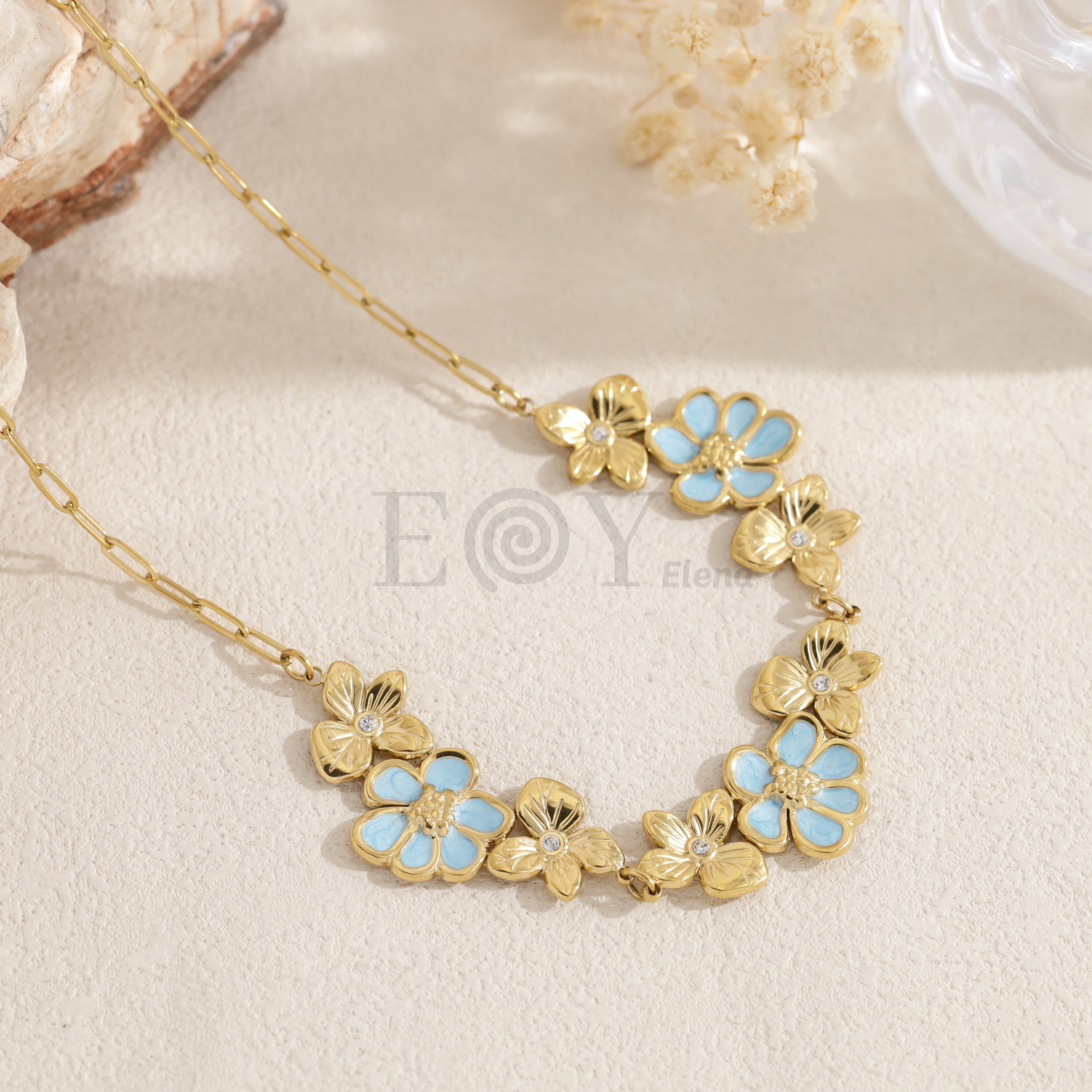 Collar de flores esmaltadas