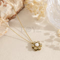 Collar flor circonitas con perla central