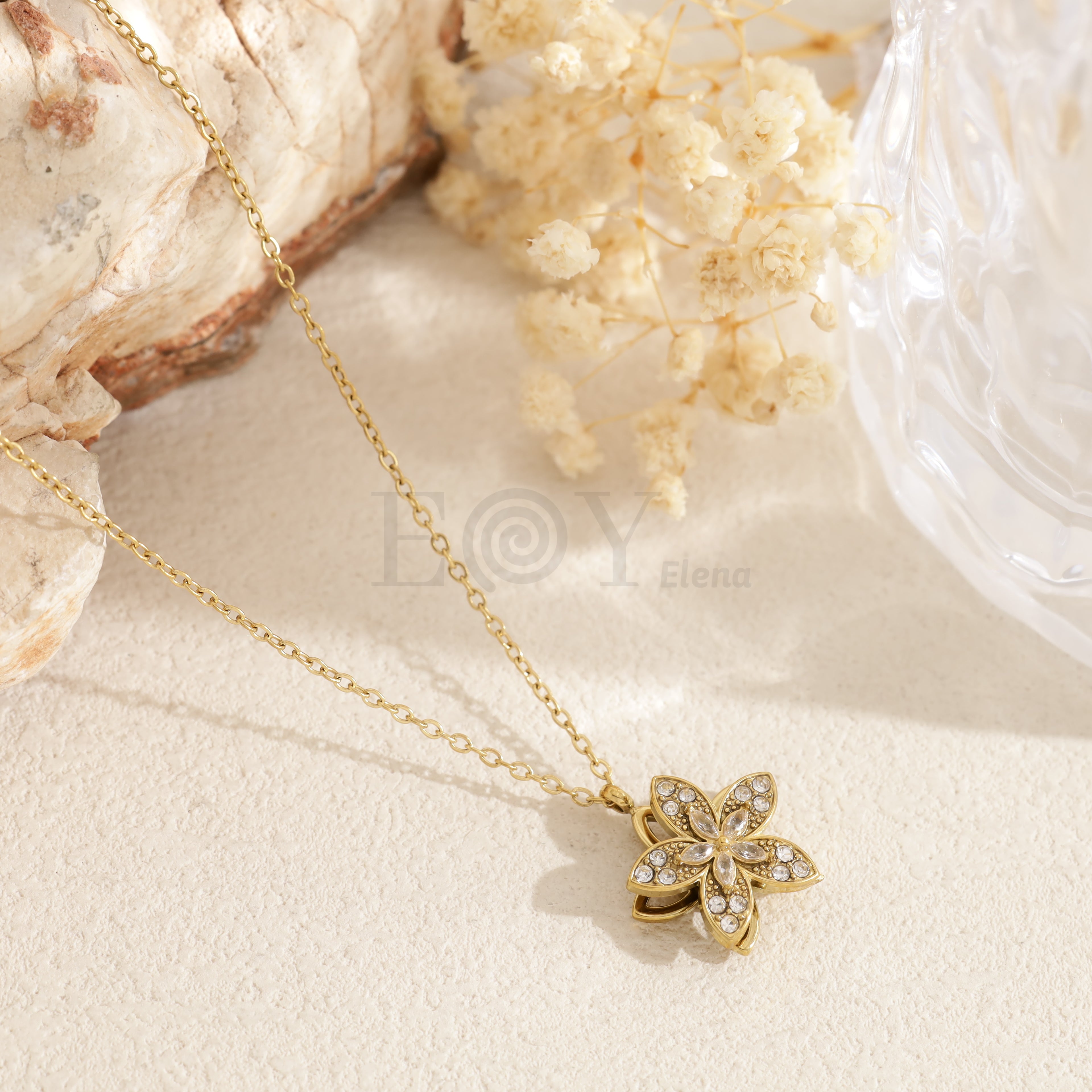 Collar flor circonitas