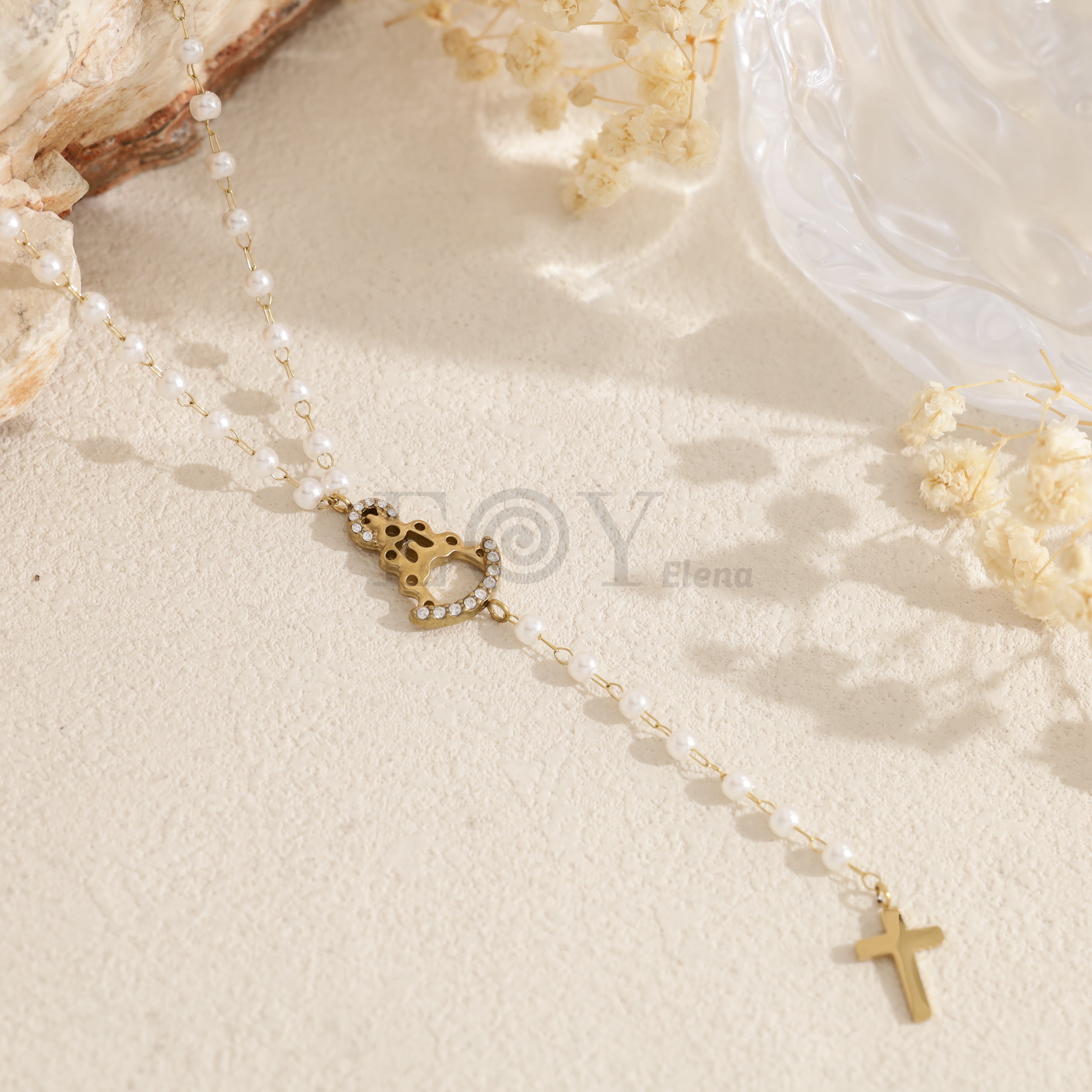 Collar Virgen del Rocío con perlas y cruz