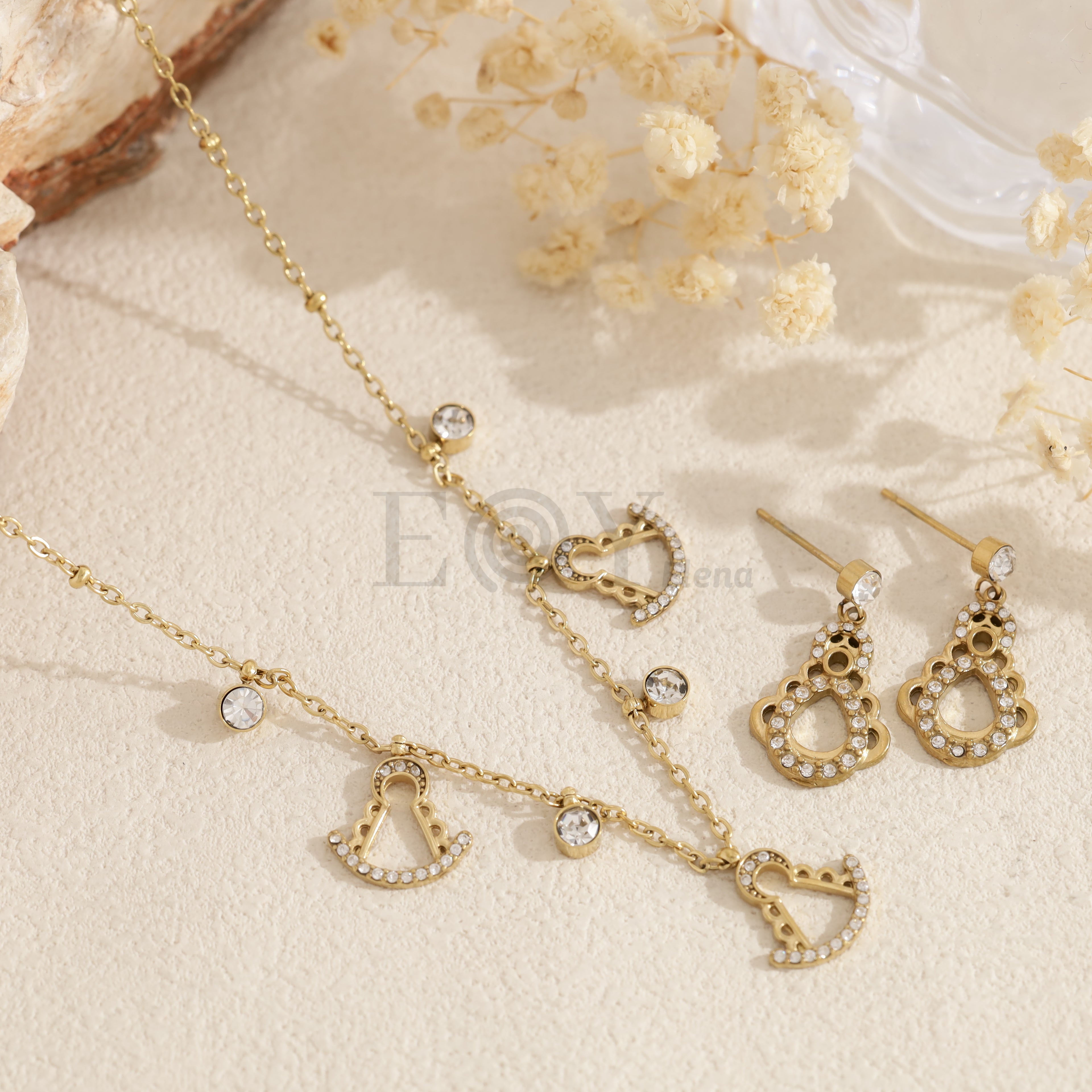 Collar Virgen del Rocío con circonitas