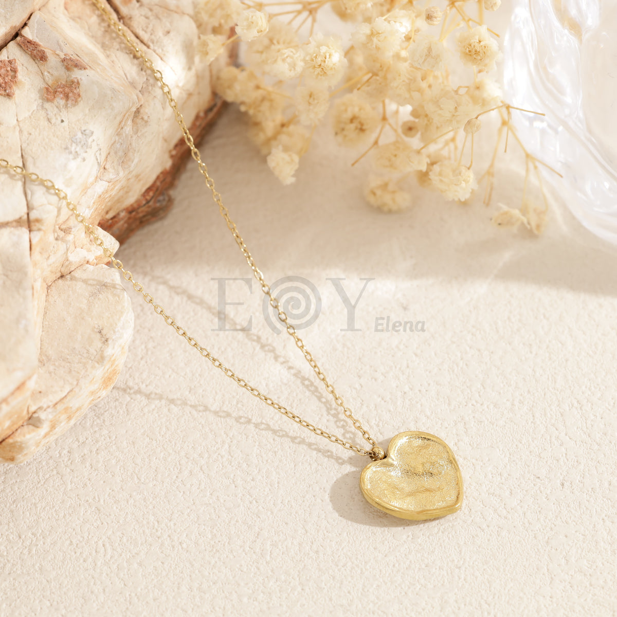 Collar corazón relieve acero