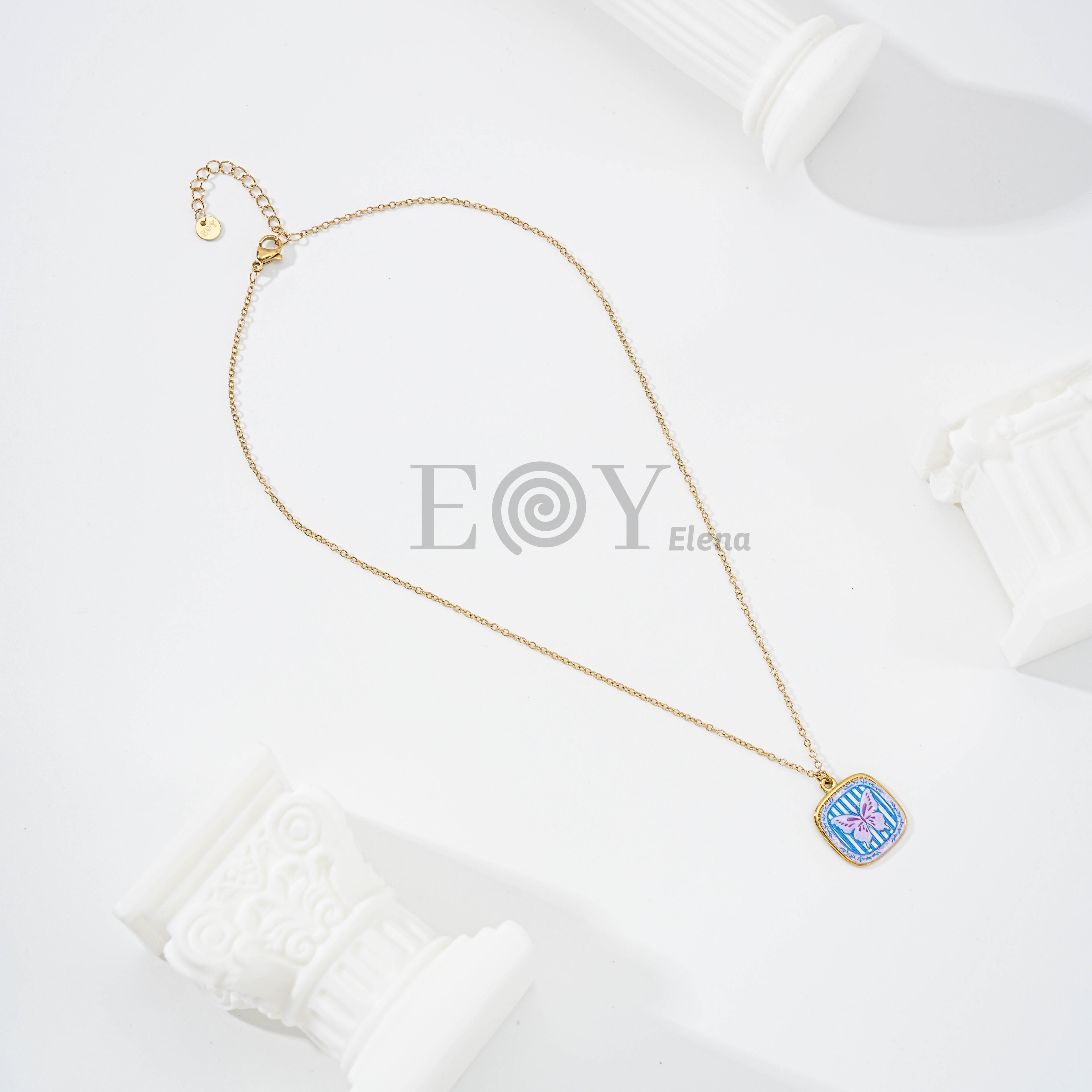 Collar Medallón Mariposa Azul