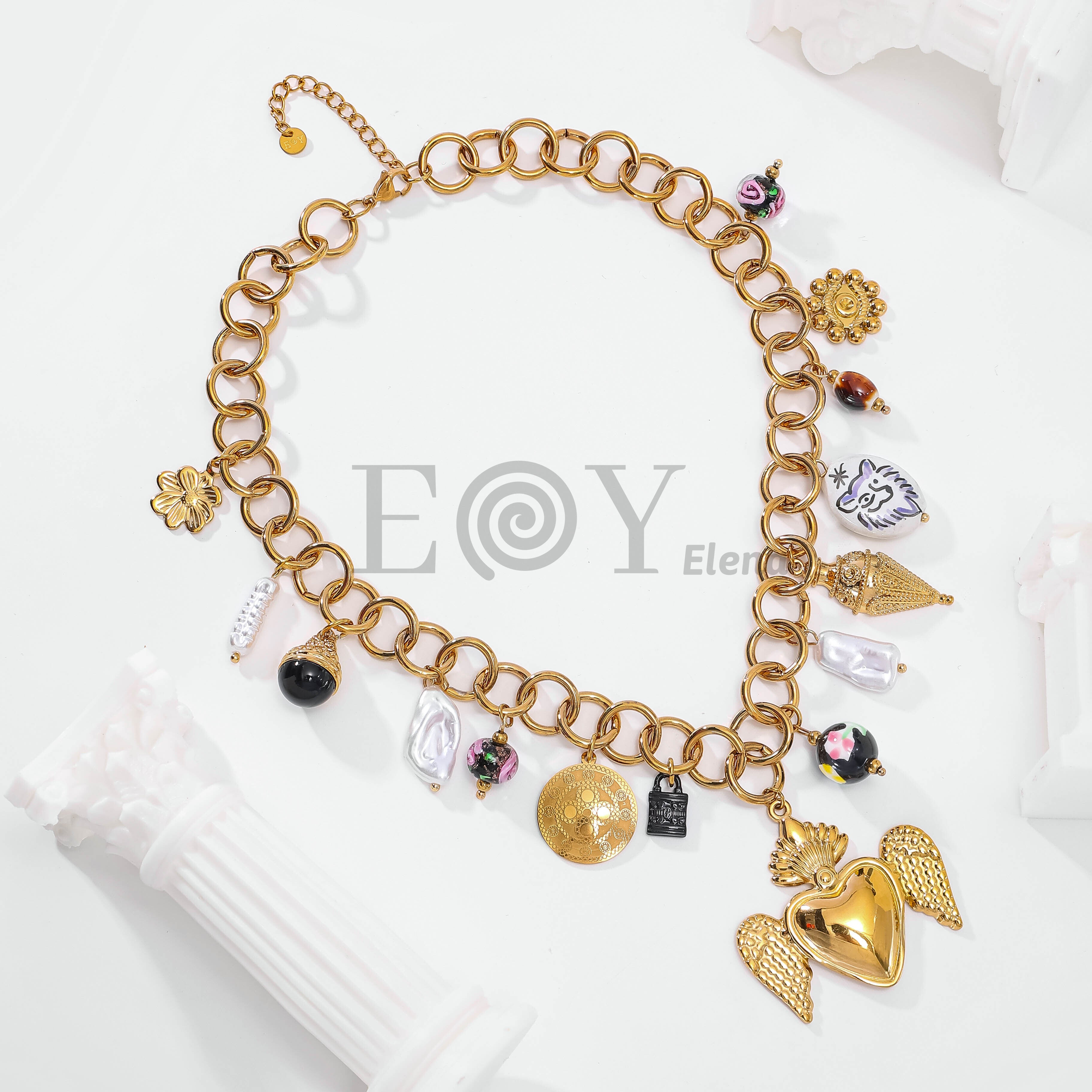 Collar con corazón alas y charms