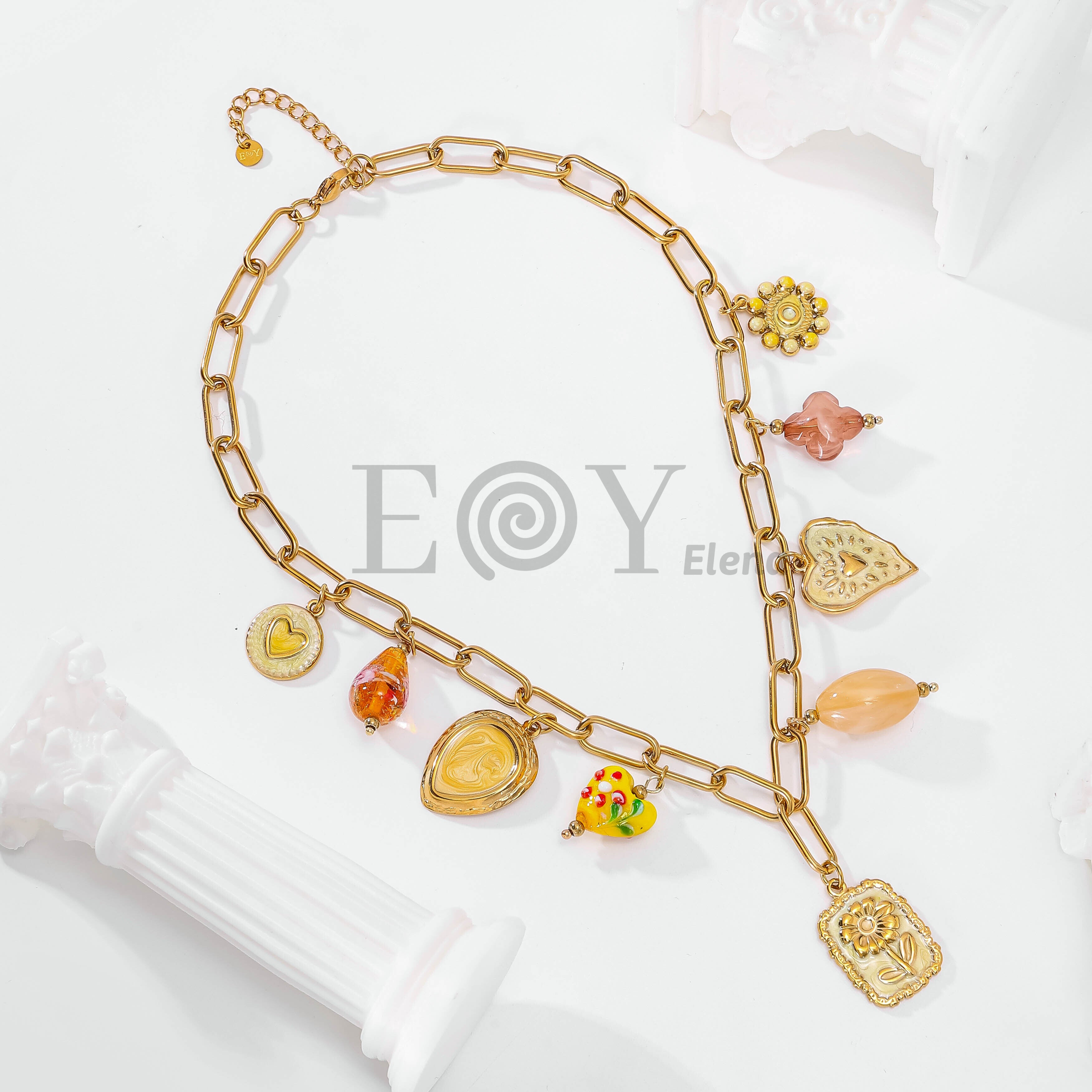 Collar charms amarillos y flor