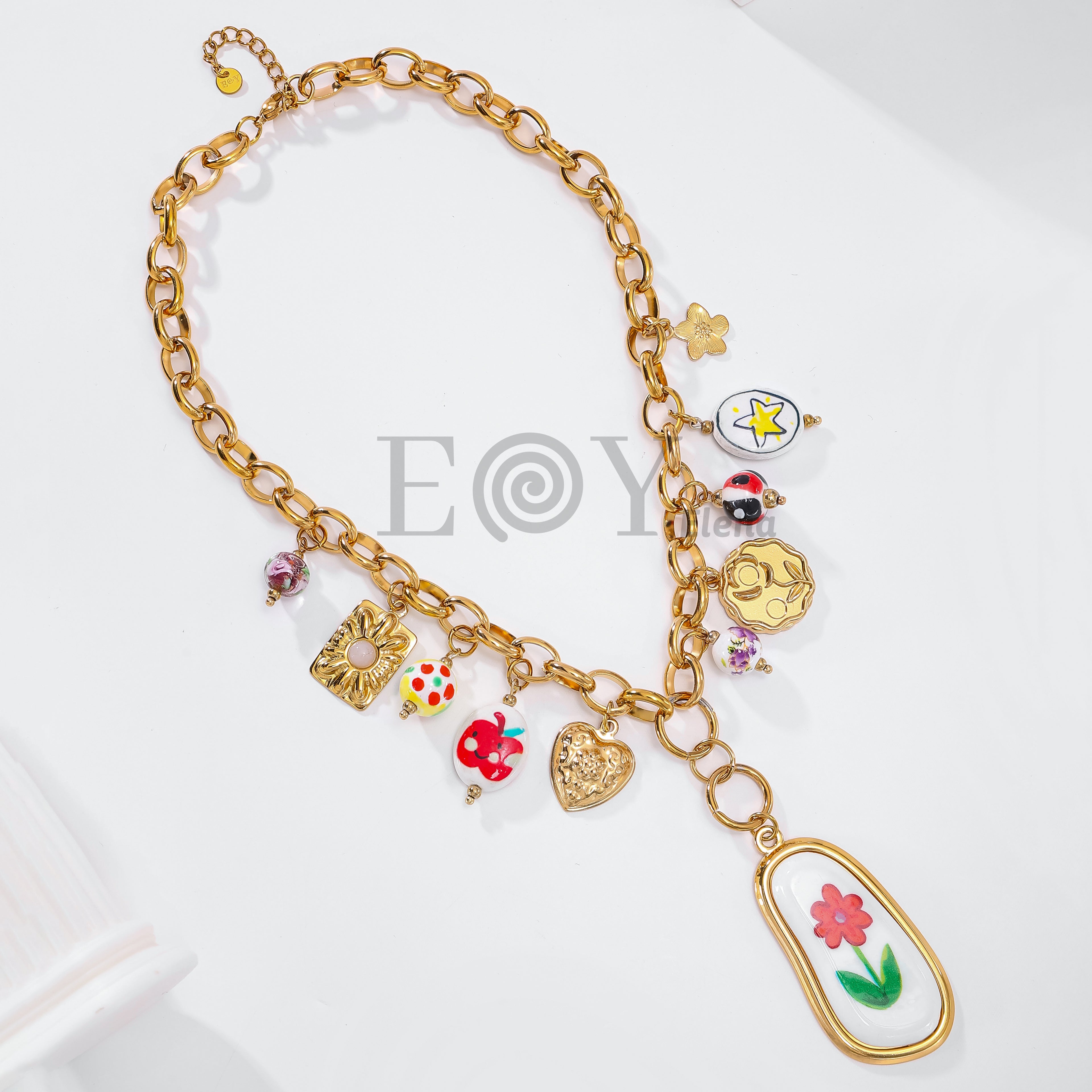 Collar con charms flores