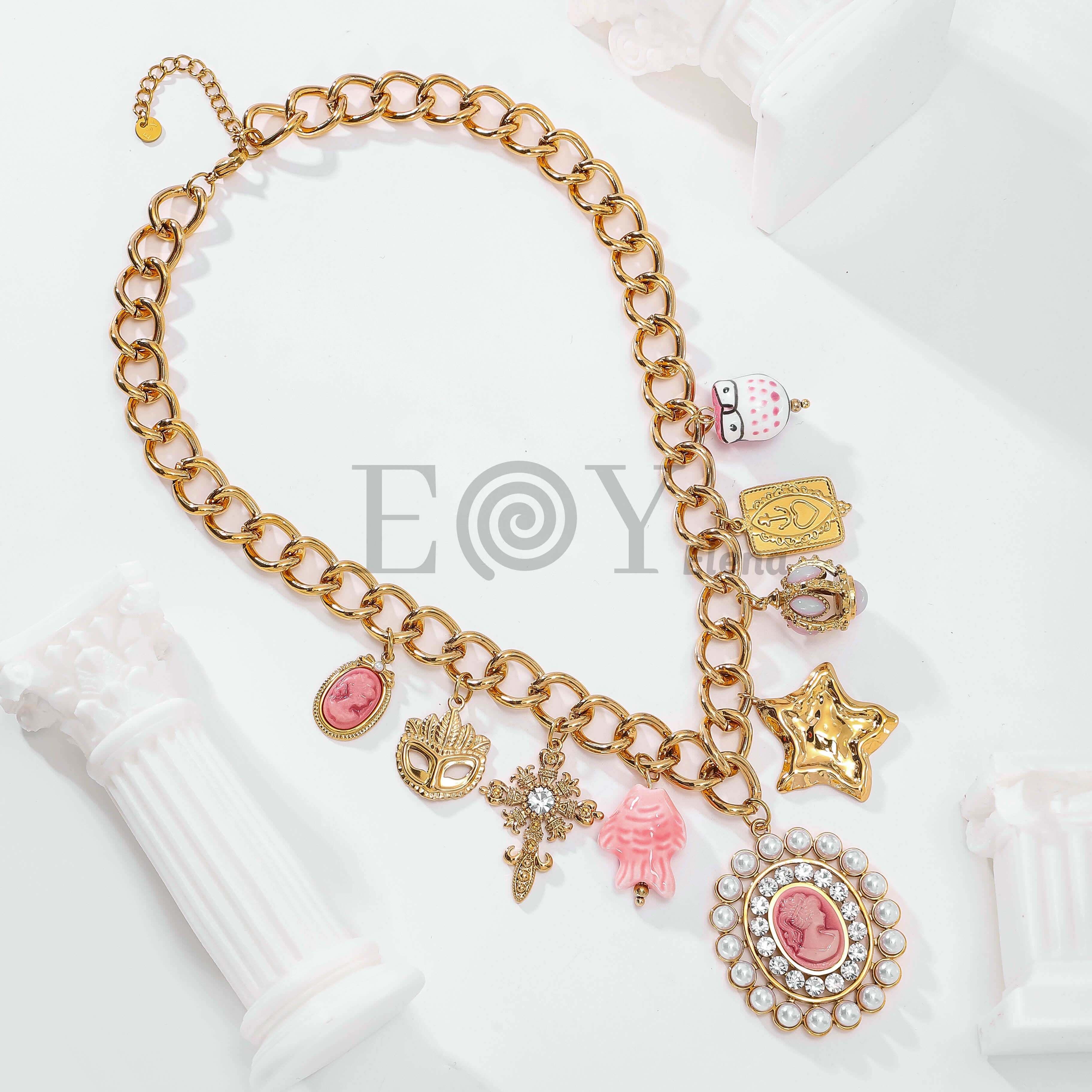Collar con charm perlas y variado
