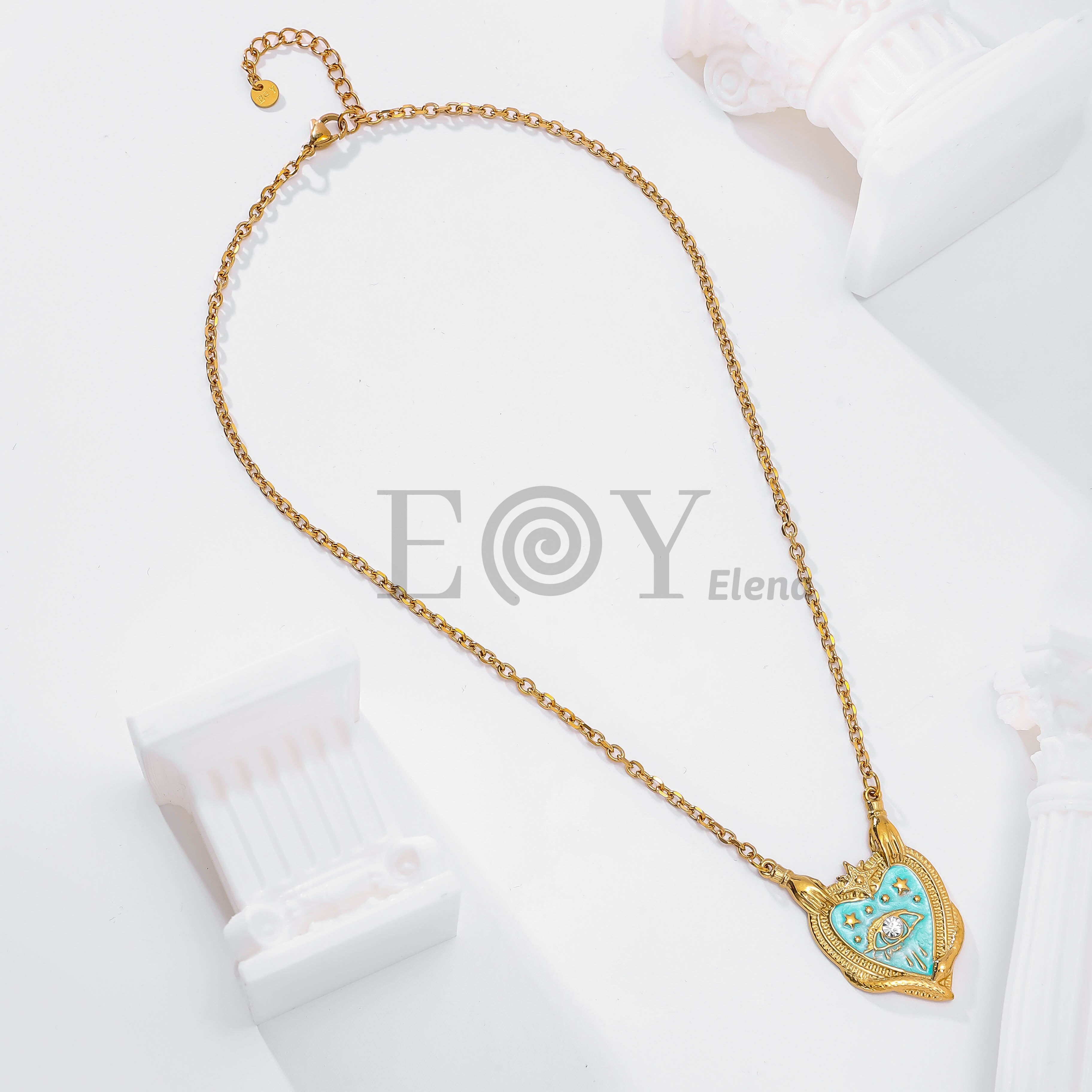 Collar corazón con ojo