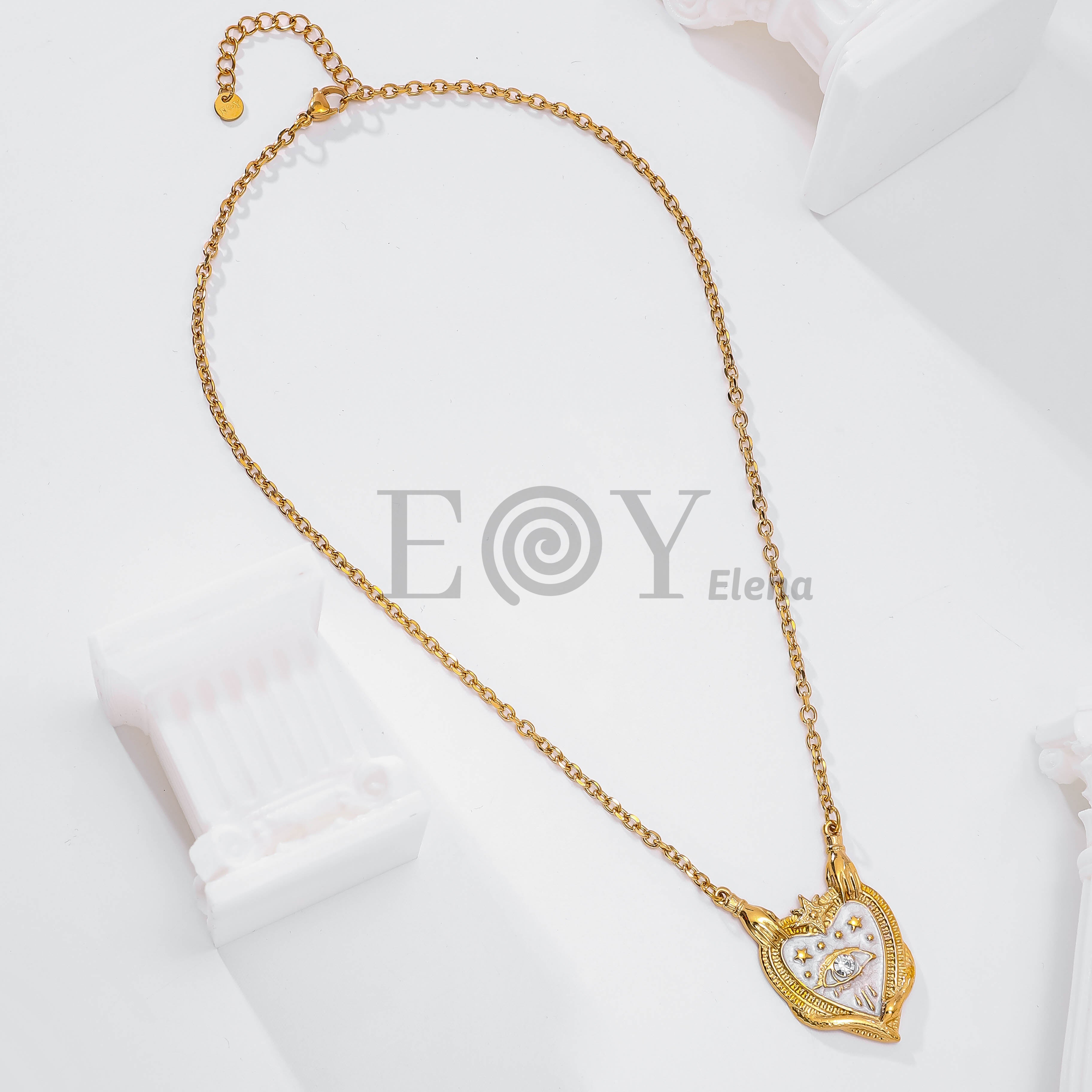 Collar corazón con ojo