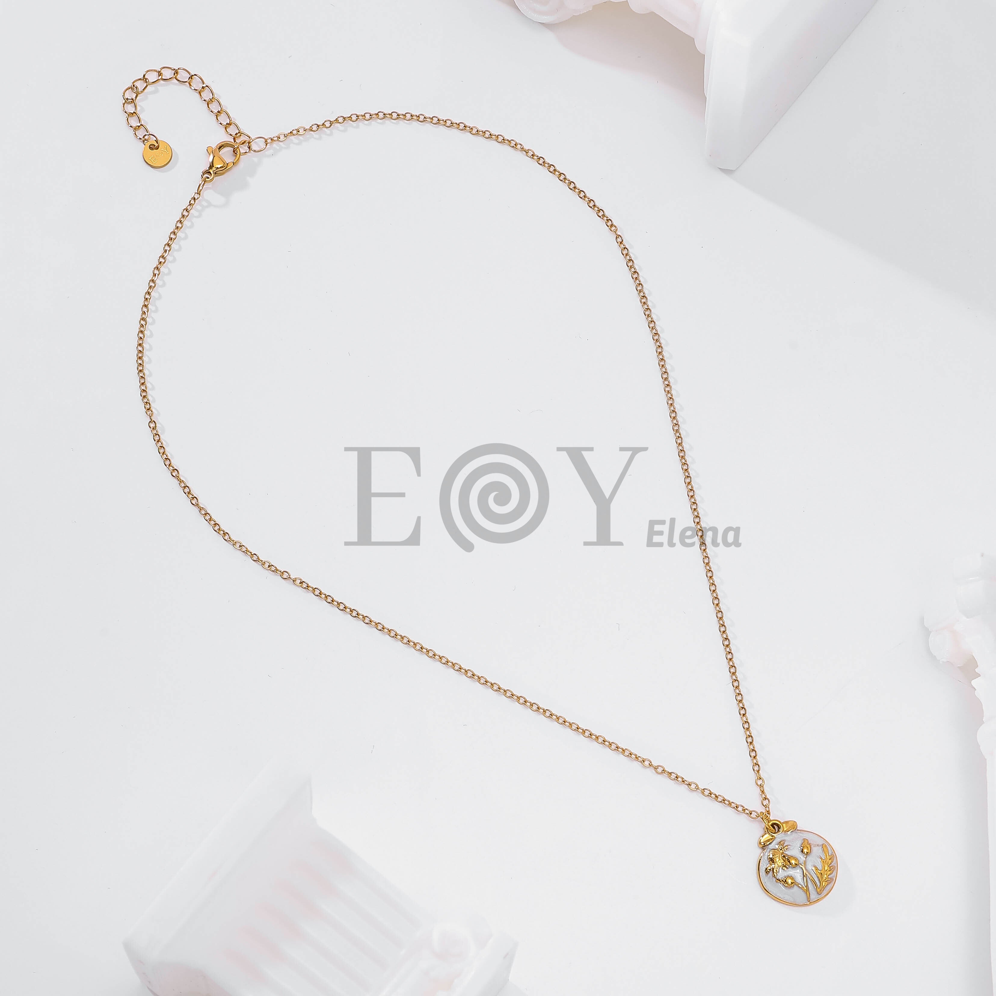 Collar con chapa flor
