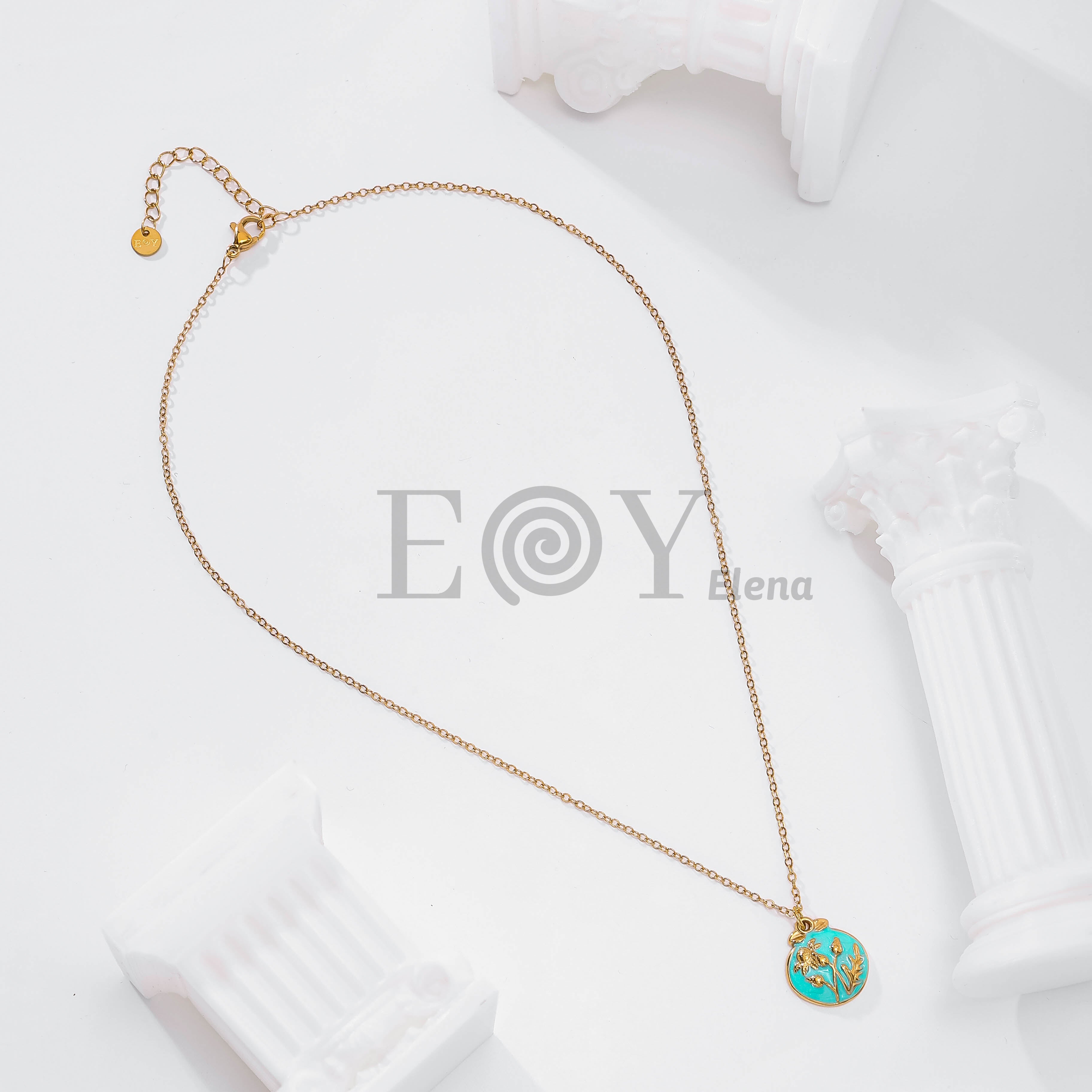 Collar con chapa flor