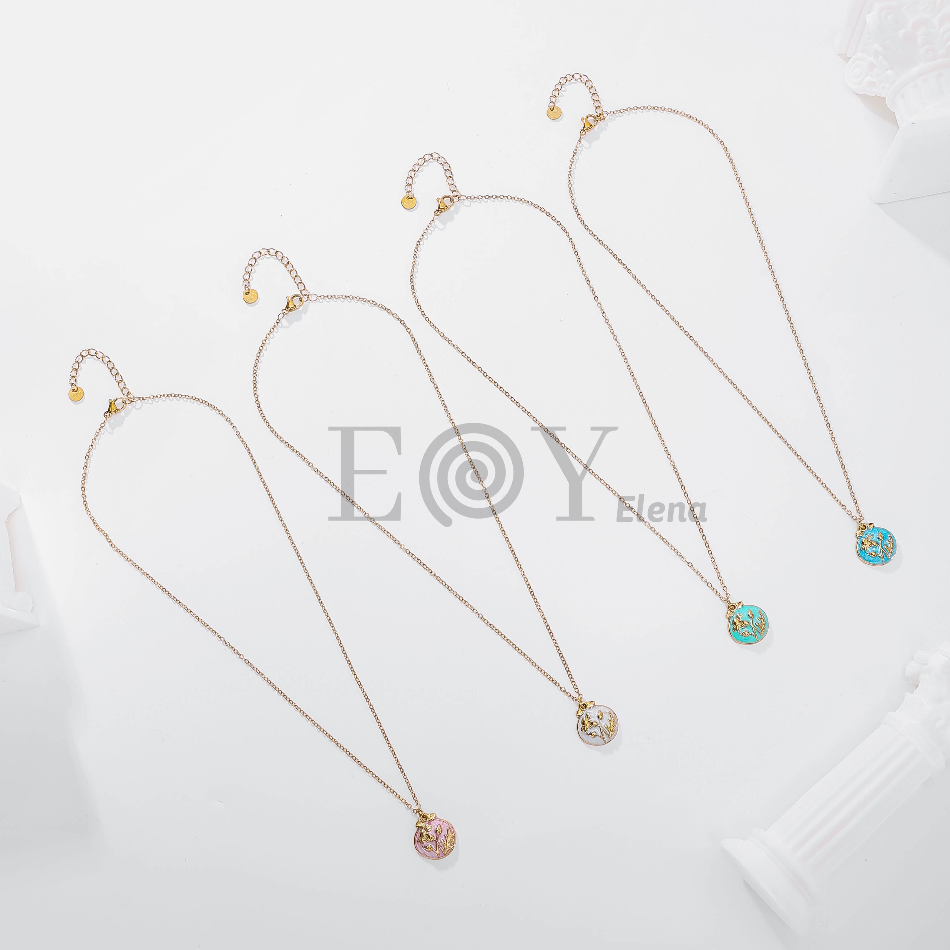 Collar con chapa flor