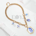 Collar con charms azules