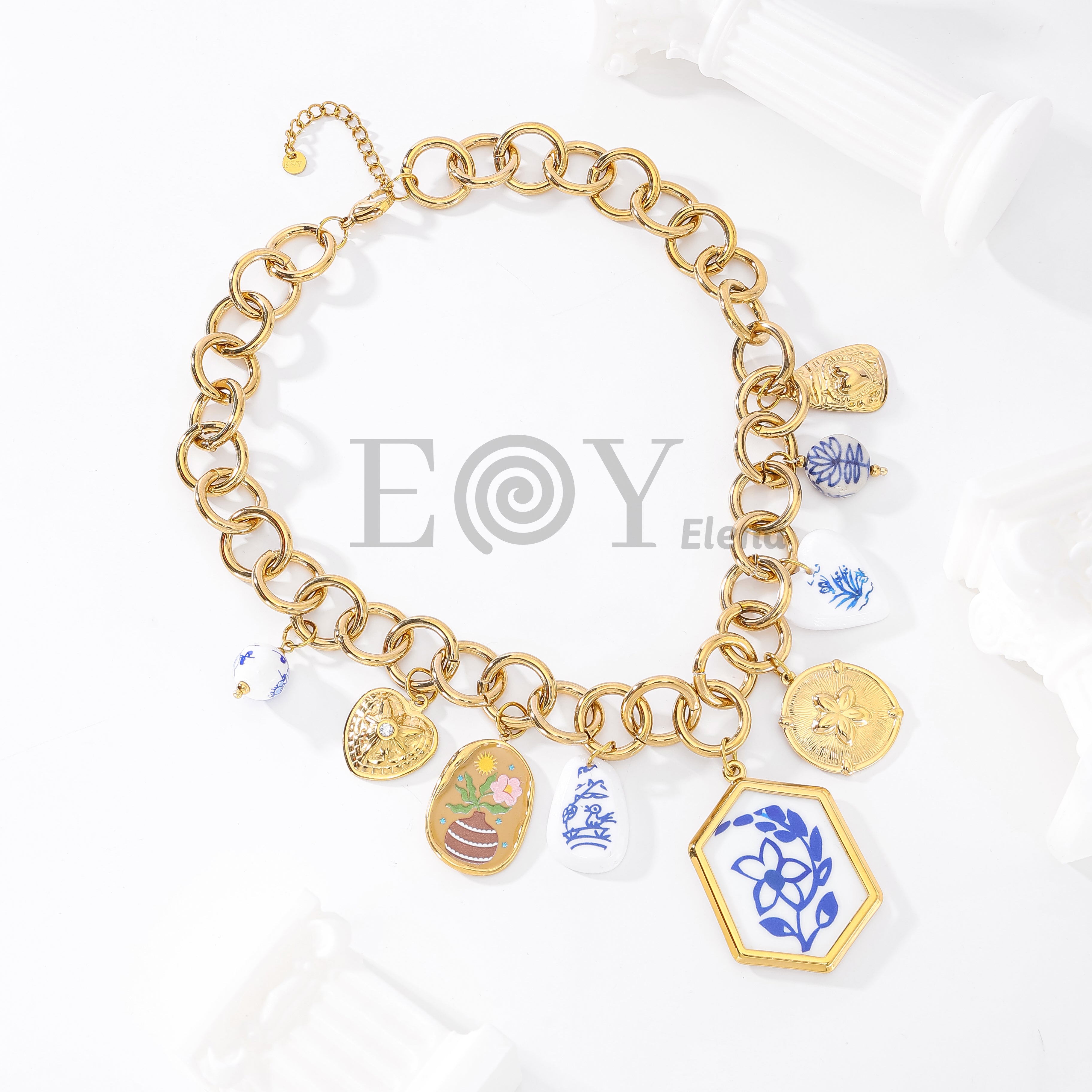Collar aros gruesos con charms