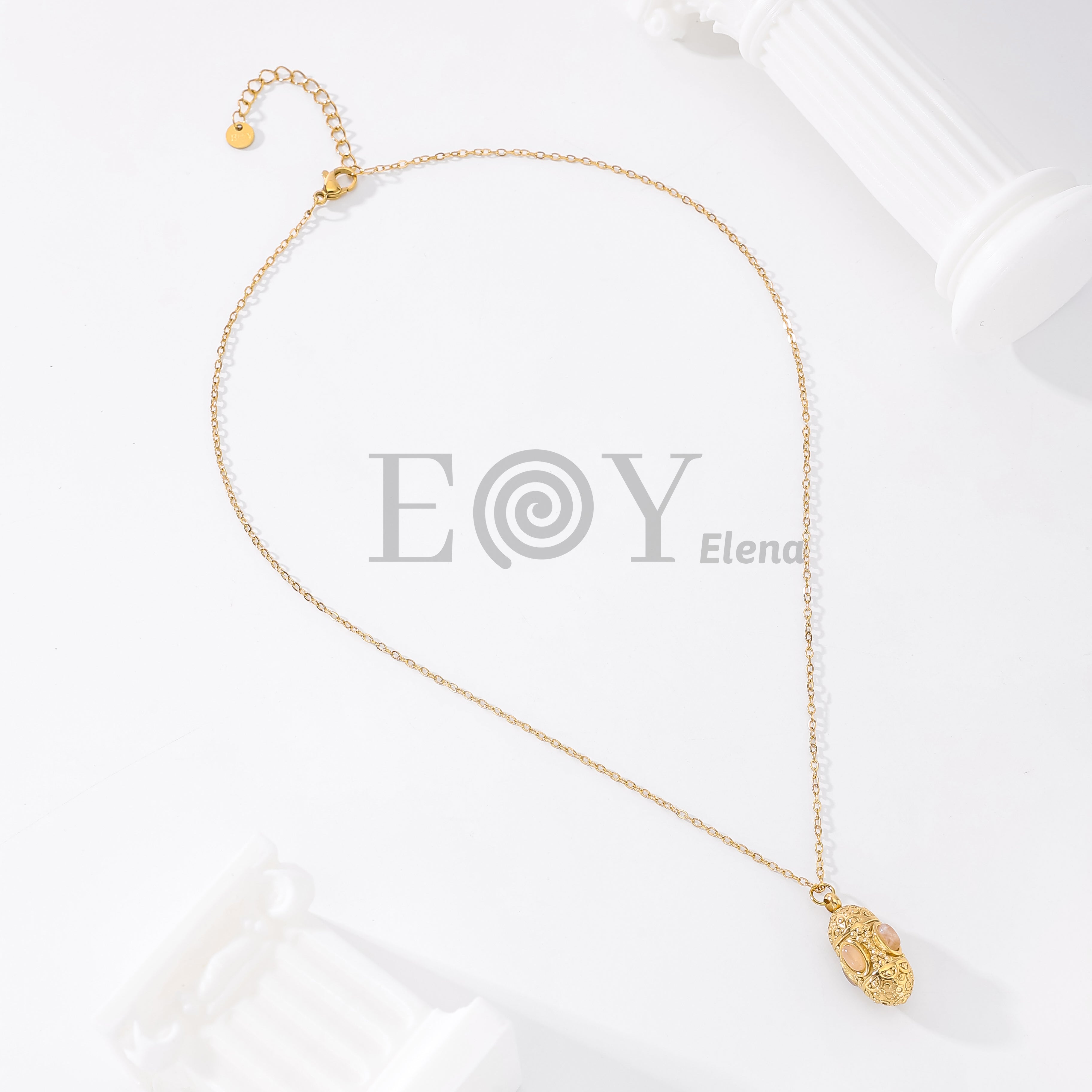 Collar con detalle piedras