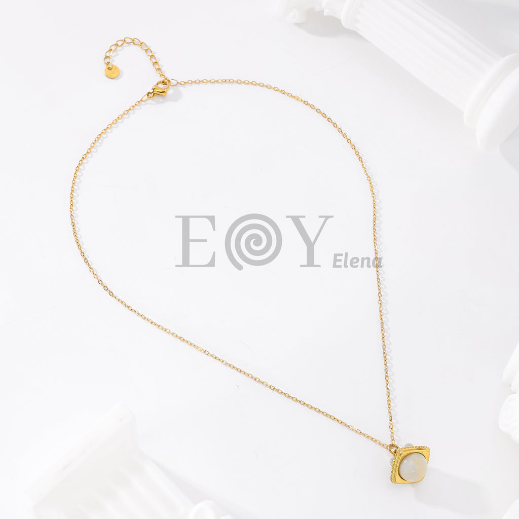 Collar con detalle piedras