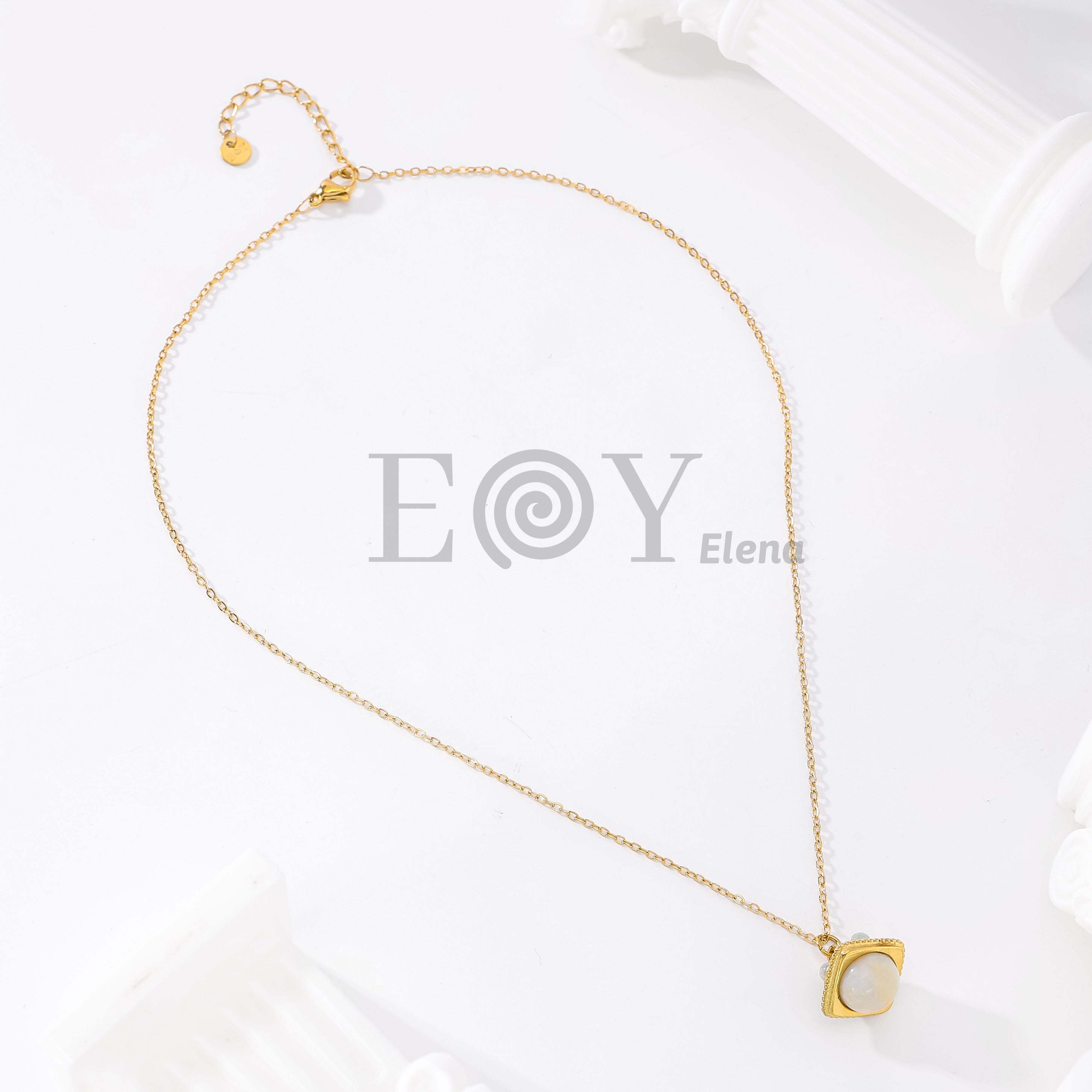 Collar con detalle piedras