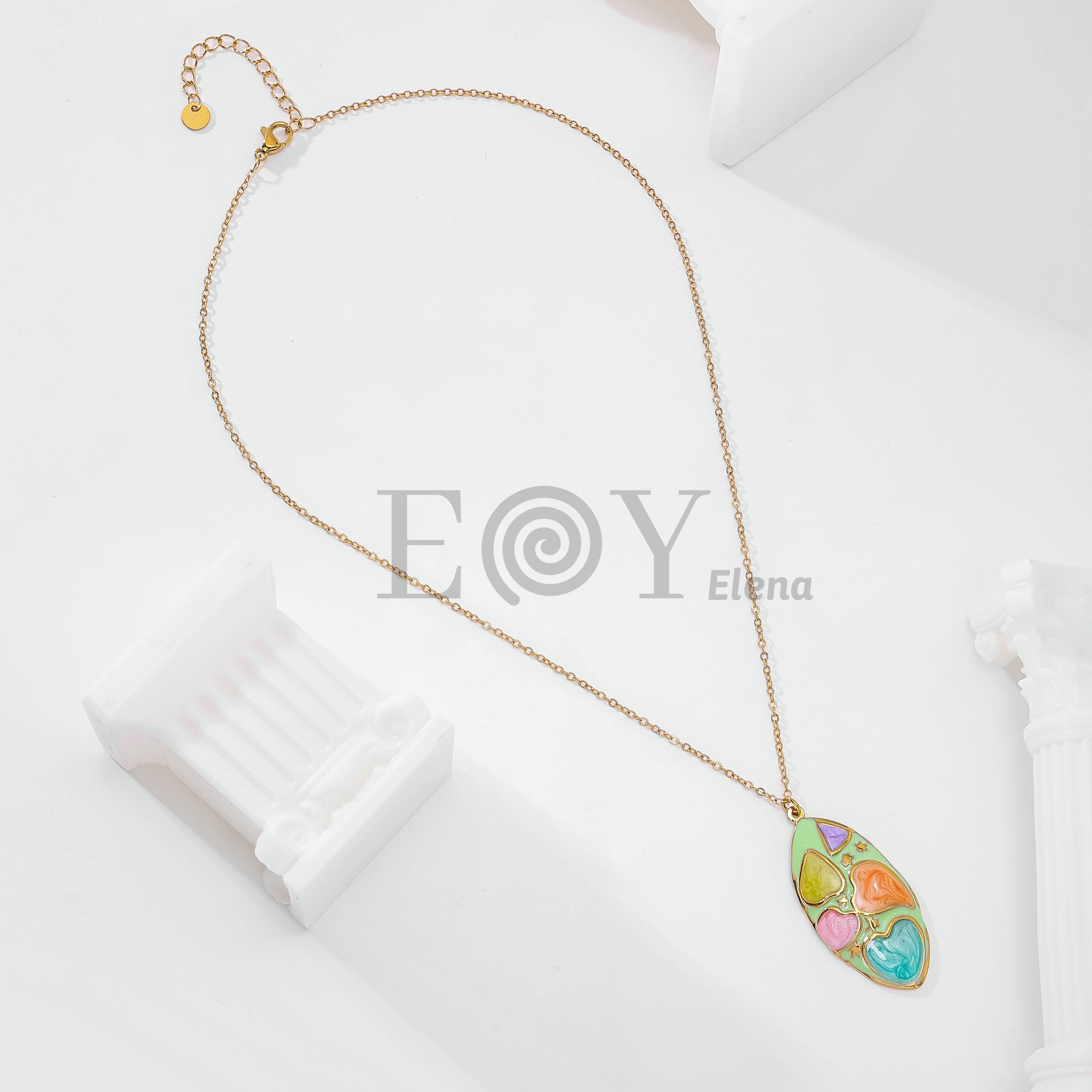 Collar con chapa colores y formas